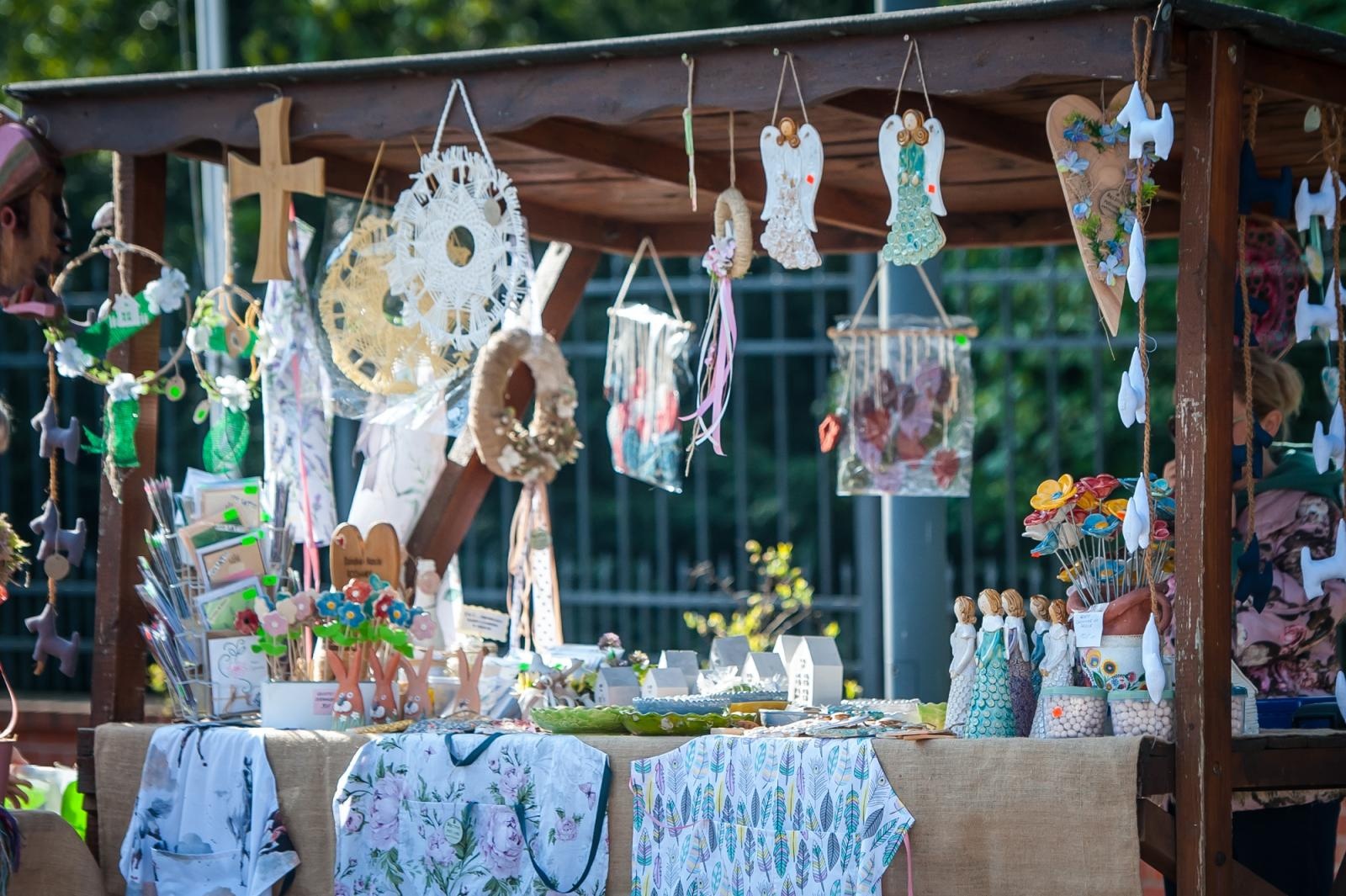 Zdjęcie w galerii na portalu naszraciborz.pl: Ruszył wiosenny jarmark na Zamku Piastowskim w Raciborzu wiadomości z regionu