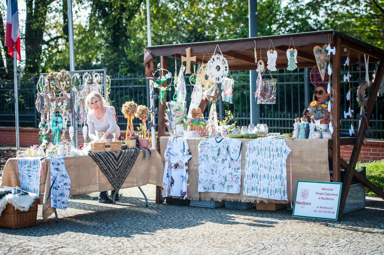 Zdjęcie w galerii na portalu naszraciborz.pl: Ruszył wiosenny jarmark na Zamku Piastowskim w Raciborzu wiadomości z regionu