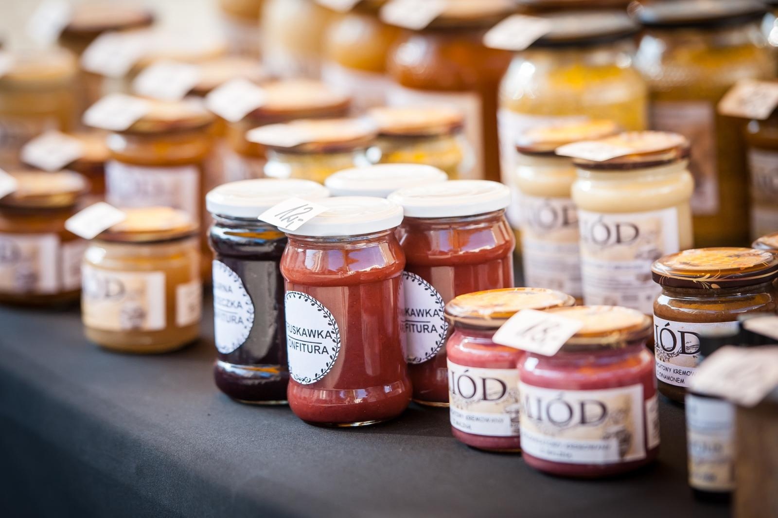 Zdjęcie w galerii na portalu naszraciborz.pl: Ruszył wiosenny jarmark na Zamku Piastowskim w Raciborzu wiadomości z regionu