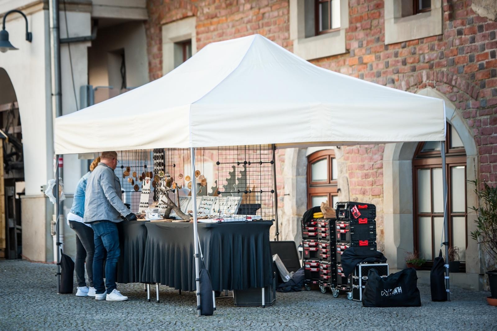 Zdjęcie w galerii na portalu naszraciborz.pl: Ruszył wiosenny jarmark na Zamku Piastowskim w Raciborzu wiadomości z regionu