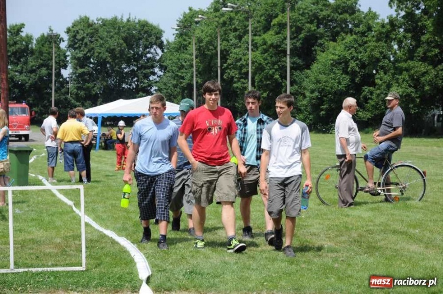 Zdjęcie w galerii na portalu naszraciborz.pl: W Pietrowicach zmagali się strażacy wiadomości z regionu