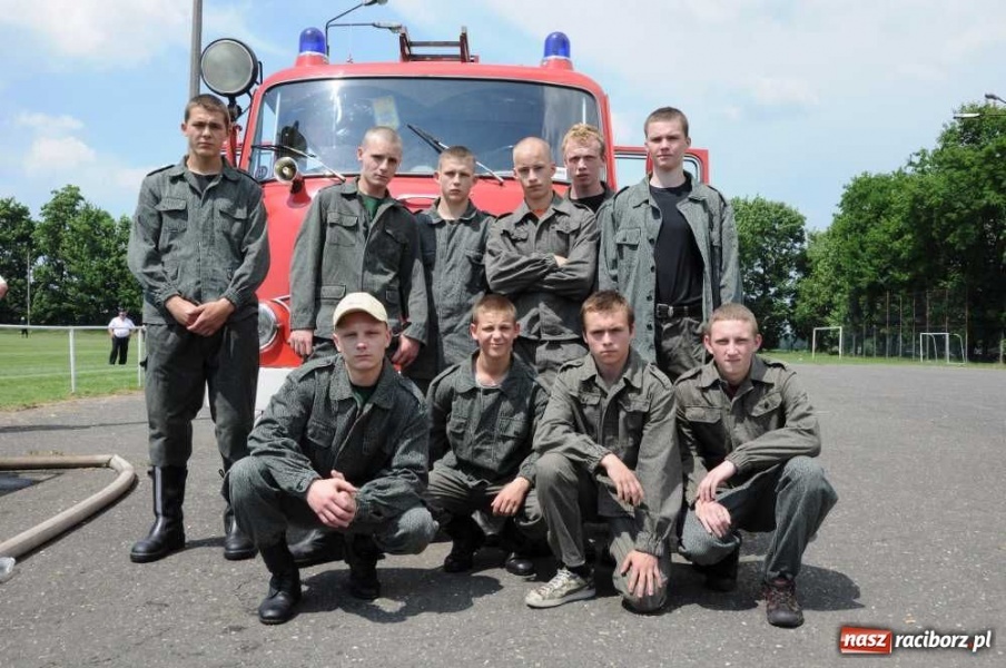 Zdjęcie w galerii na portalu naszraciborz.pl: W Pietrowicach zmagali się strażacy wiadomości z regionu