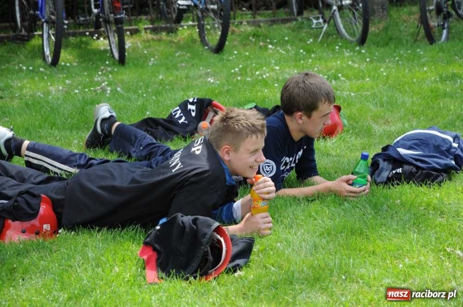 Zdjęcie w galerii na portalu naszraciborz.pl: W Pietrowicach zmagali się strażacy wiadomości z regionu