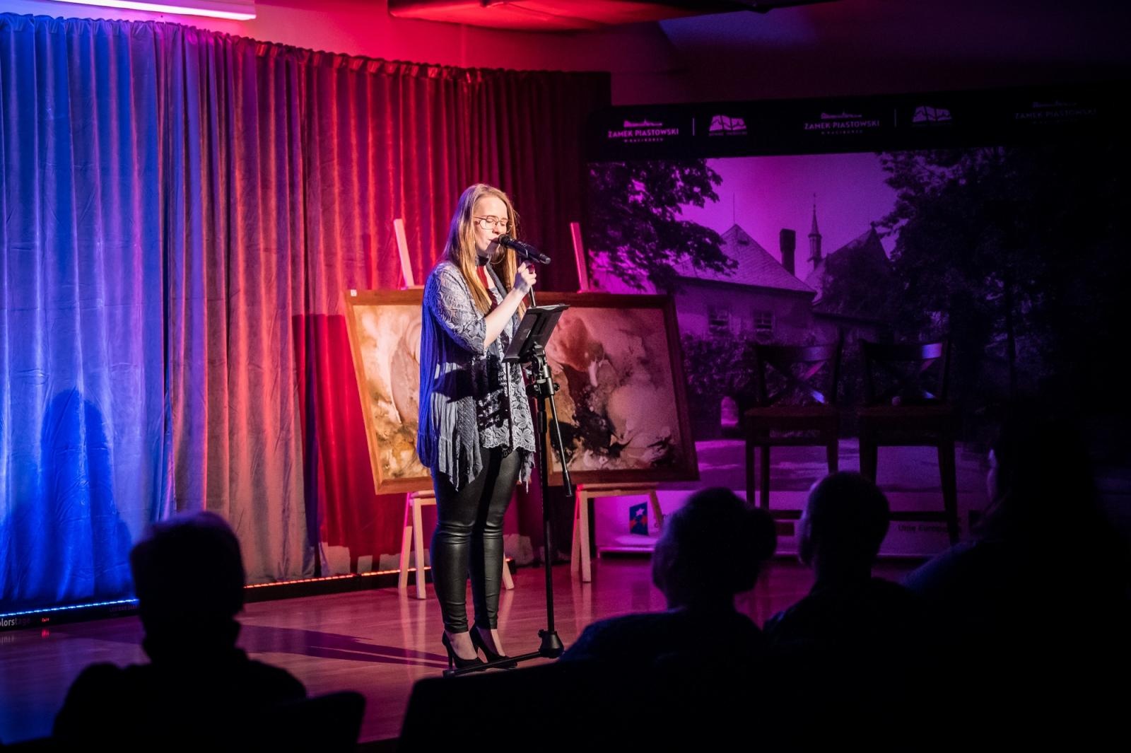 Zdjęcie w galerii na portalu naszraciborz.pl: Piątkowa noc na zamku z mroczną historią i soulem wiadomości z regionu