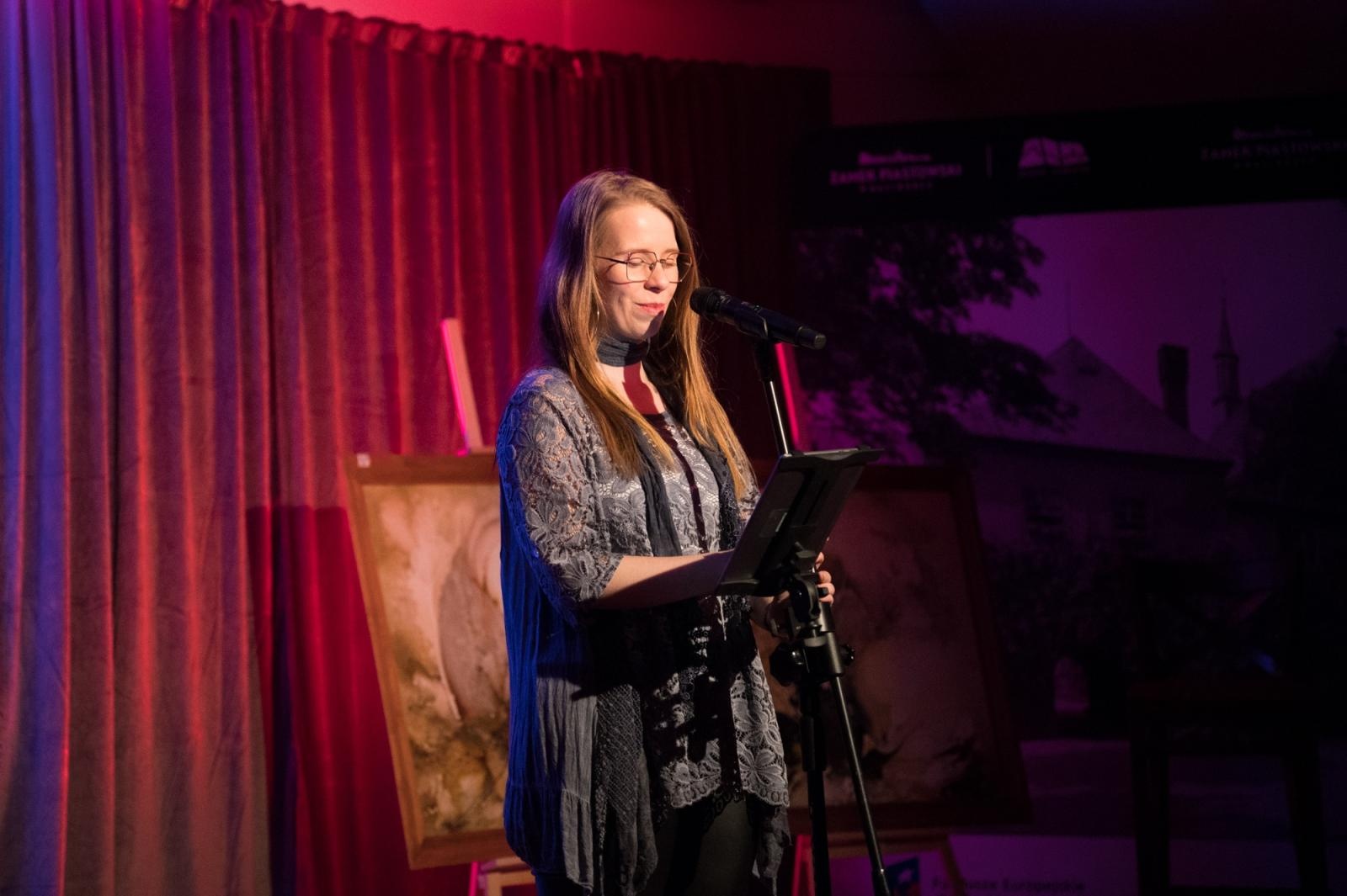 Zdjęcie w galerii na portalu naszraciborz.pl: Piątkowa noc na zamku z mroczną historią i soulem wiadomości z regionu