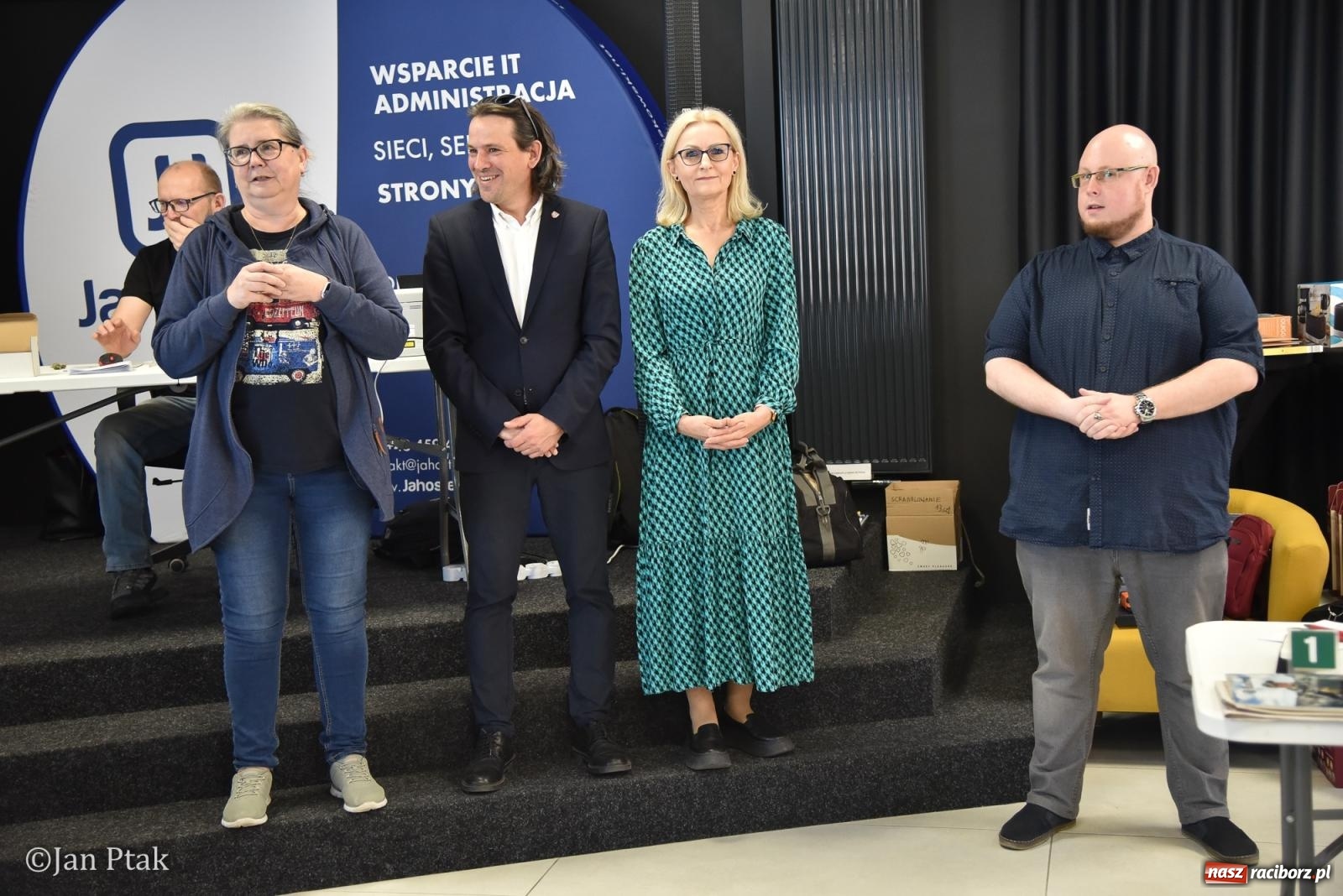 Zdjęcie w galerii na portalu naszraciborz.pl: Scrabble po raz pierwszy na dworcu. Mistrzostwa Raciborza na Stacji Młodych wiadomości z regionu