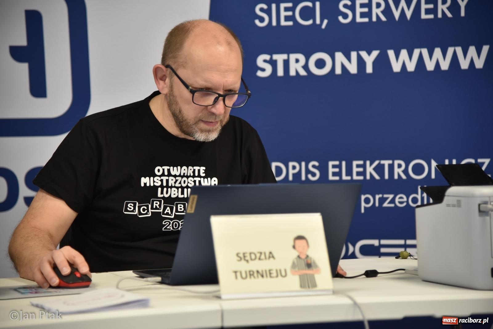 Zdjęcie w galerii na portalu naszraciborz.pl: Scrabble po raz pierwszy na dworcu. Mistrzostwa Raciborza na Stacji Młodych wiadomości z regionu