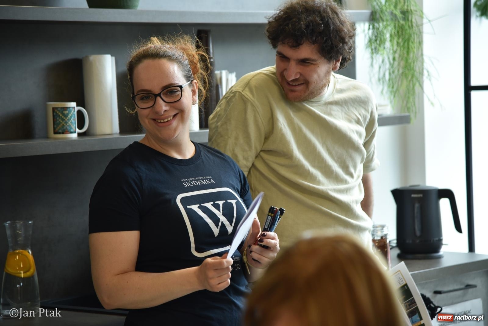 Zdjęcie w galerii na portalu naszraciborz.pl: Scrabble po raz pierwszy na dworcu. Mistrzostwa Raciborza na Stacji Młodych wiadomości z regionu