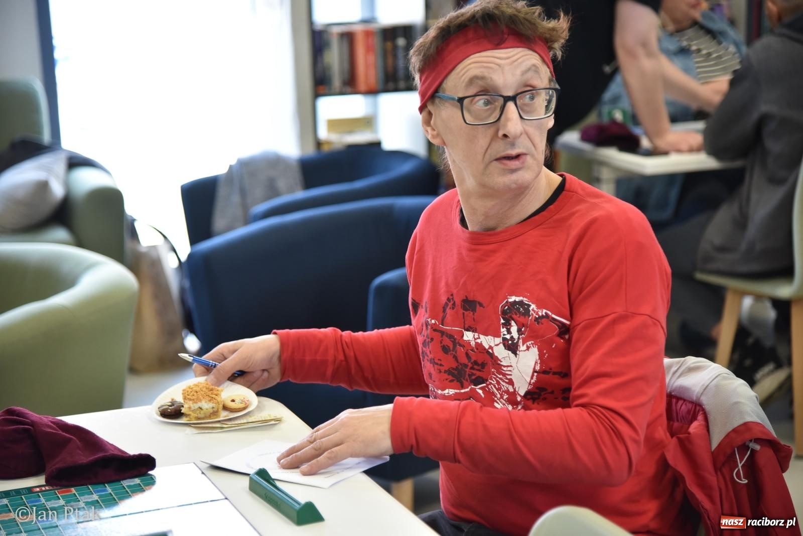 Zdjęcie w galerii na portalu naszraciborz.pl: Scrabble po raz pierwszy na dworcu. Mistrzostwa Raciborza na Stacji Młodych wiadomości z regionu