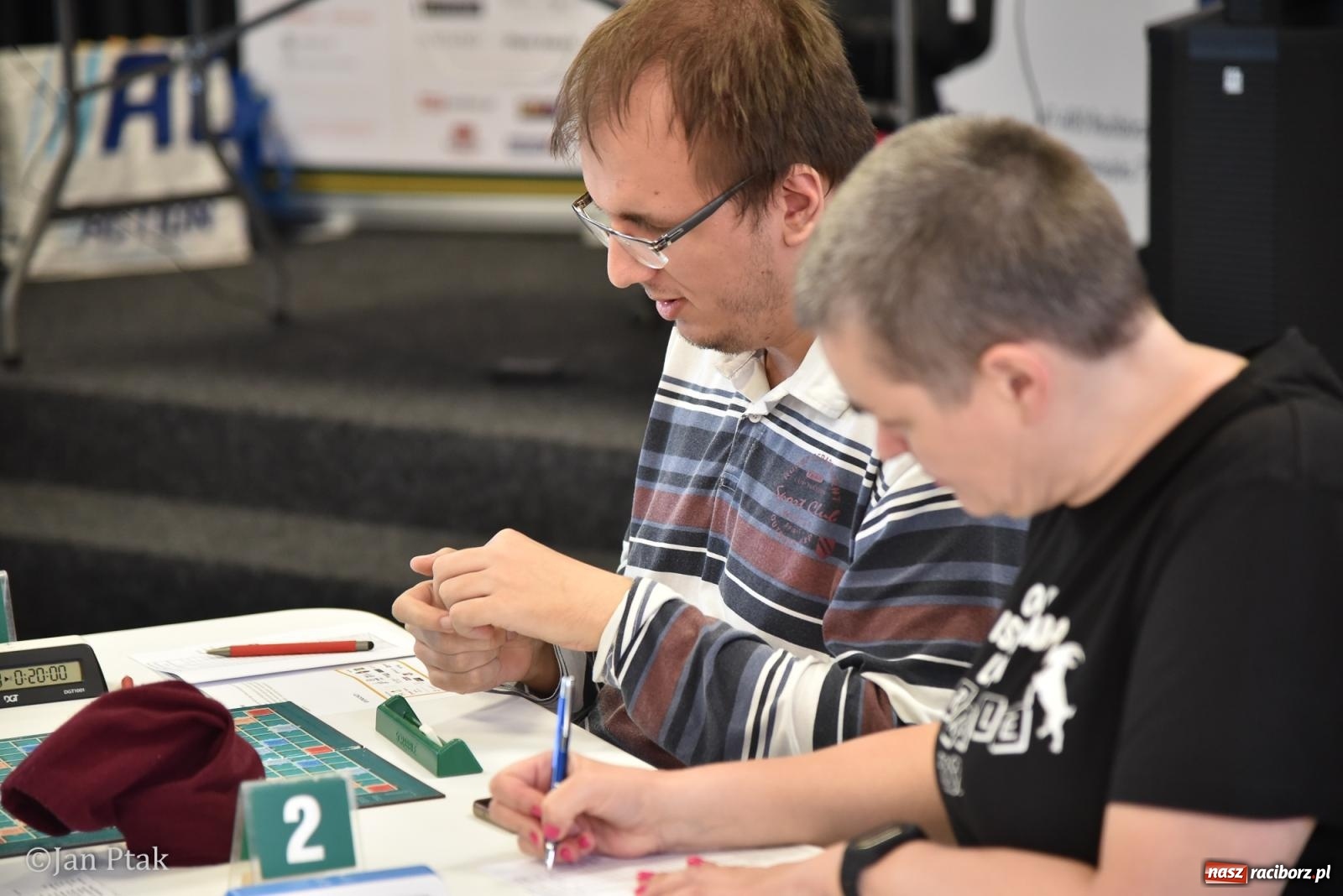 Zdjęcie w galerii na portalu naszraciborz.pl: Scrabble po raz pierwszy na dworcu. Mistrzostwa Raciborza na Stacji Młodych wiadomości z regionu