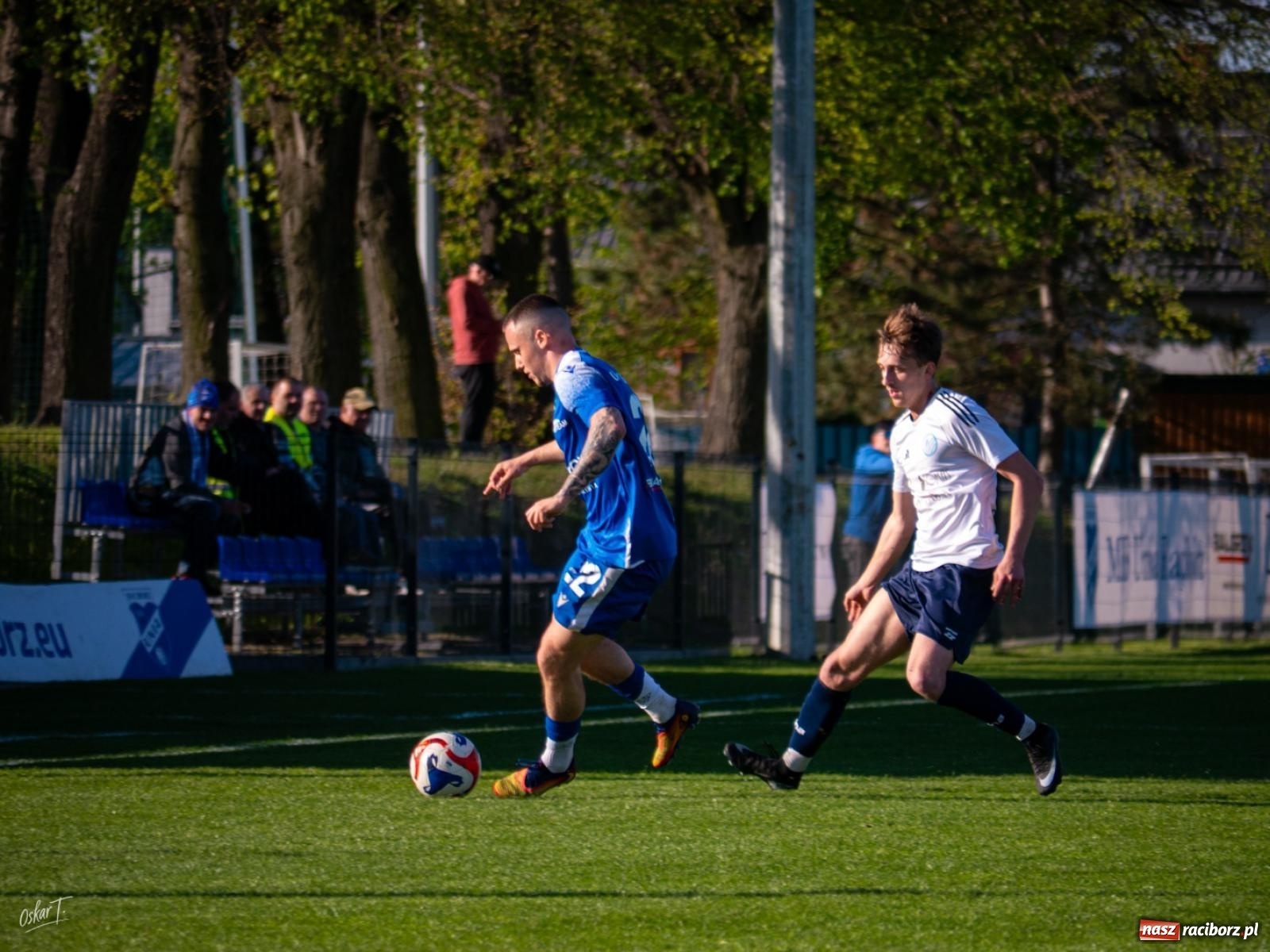 Zdjęcie w galerii na portalu naszraciborz.pl: Wyrównany mecz i walka do końca. Unia Racibórz dzieli punkty z Naprzodem Czyżowice [FOTO] wiadomości z regionu