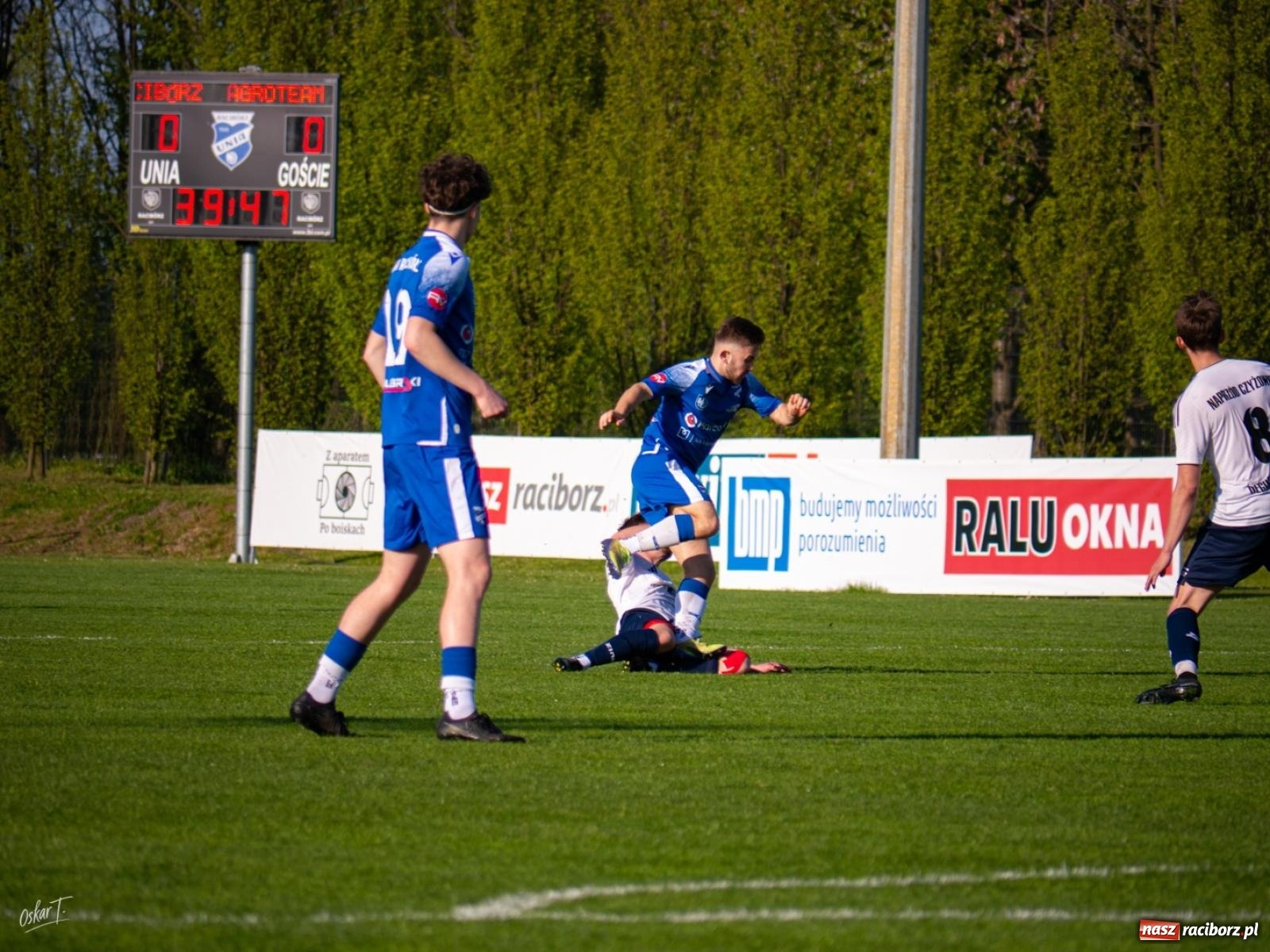 Zdjęcie w galerii na portalu naszraciborz.pl: Wyrównany mecz i walka do końca. Unia Racibórz dzieli punkty z Naprzodem Czyżowice [FOTO] wiadomości z regionu