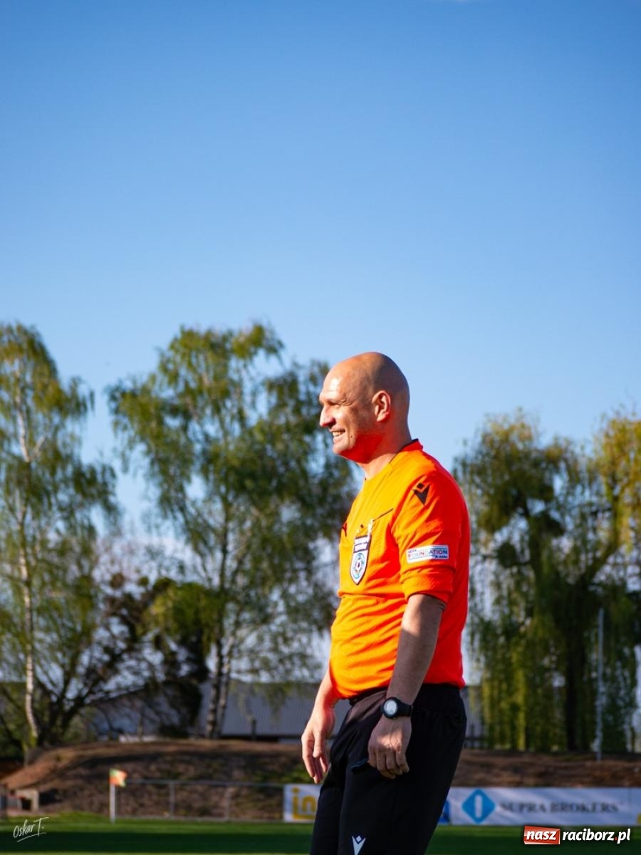 Zdjęcie w galerii na portalu naszraciborz.pl: Wyrównany mecz i walka do końca. Unia Racibórz dzieli punkty z Naprzodem Czyżowice [FOTO] wiadomości z regionu