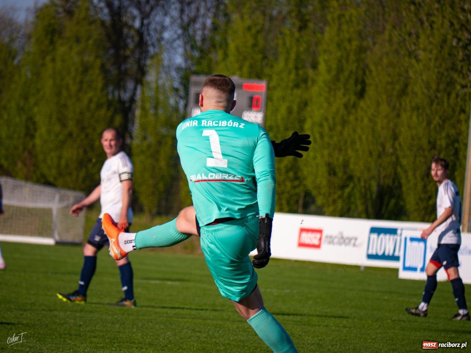 Zdjęcie w galerii na portalu naszraciborz.pl: Wyrównany mecz i walka do końca. Unia Racibórz dzieli punkty z Naprzodem Czyżowice [FOTO] wiadomości z regionu
