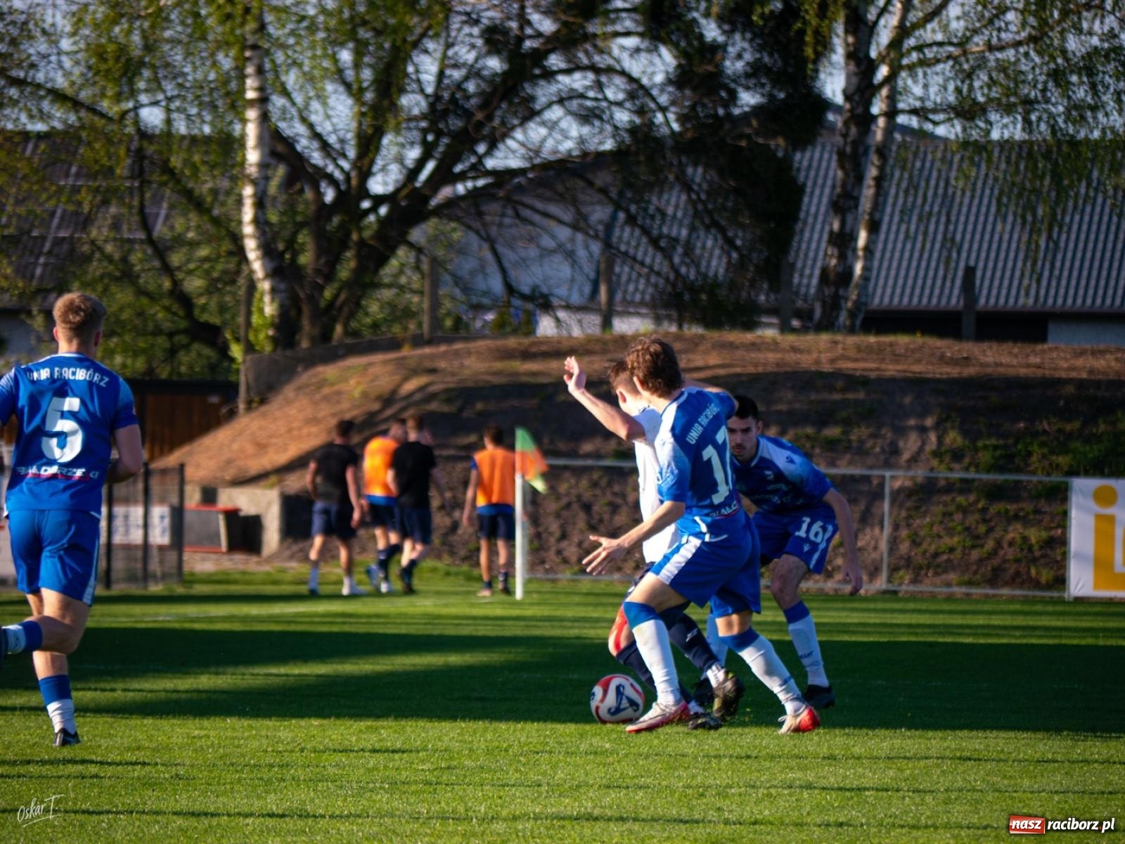 Zdjęcie w galerii na portalu naszraciborz.pl: Wyrównany mecz i walka do końca. Unia Racibórz dzieli punkty z Naprzodem Czyżowice [FOTO] wiadomości z regionu