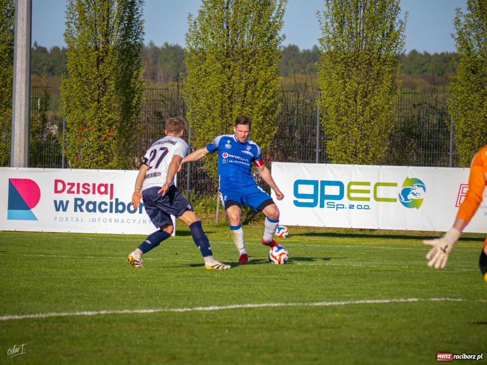 Zdjęcie w galerii na portalu naszraciborz.pl: Wyrównany mecz i walka do końca. Unia Racibórz dzieli punkty z Naprzodem Czyżowice [FOTO] wiadomości z regionu