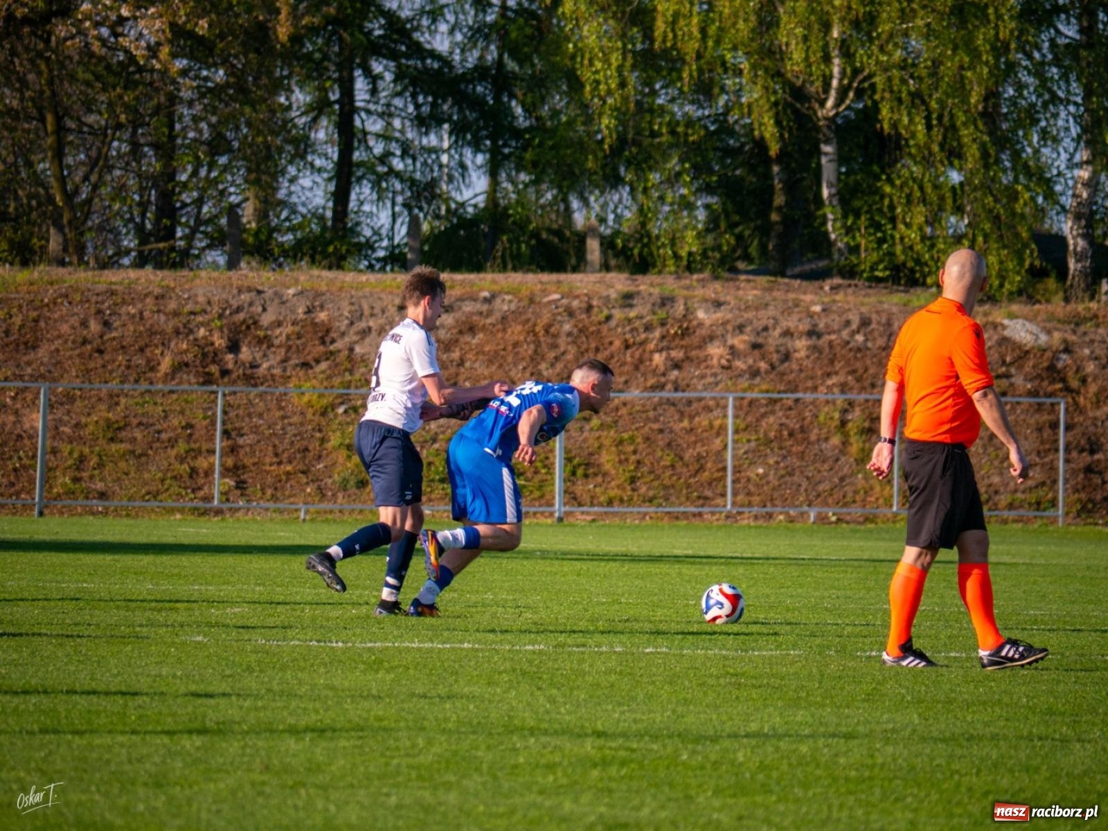 Zdjęcie w galerii na portalu naszraciborz.pl: Wyrównany mecz i walka do końca. Unia Racibórz dzieli punkty z Naprzodem Czyżowice [FOTO] wiadomości z regionu