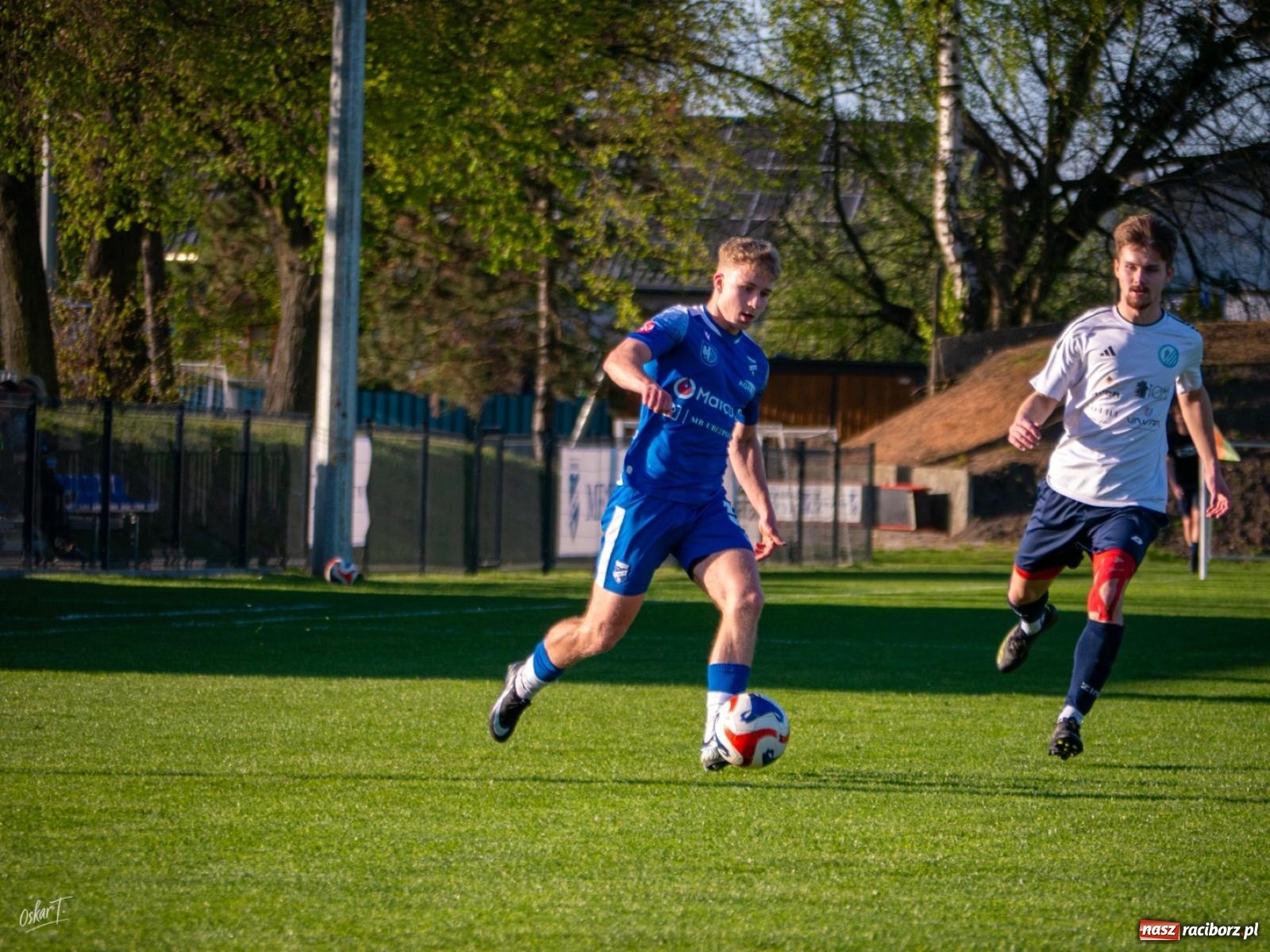 Zdjęcie w galerii na portalu naszraciborz.pl: Wyrównany mecz i walka do końca. Unia Racibórz dzieli punkty z Naprzodem Czyżowice [FOTO] wiadomości z regionu