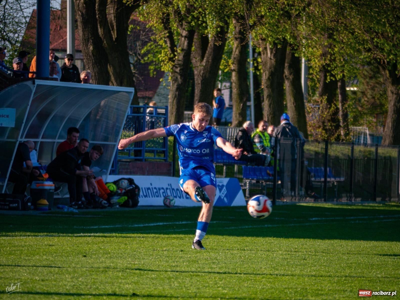 Zdjęcie w galerii na portalu naszraciborz.pl: Wyrównany mecz i walka do końca. Unia Racibórz dzieli punkty z Naprzodem Czyżowice [FOTO] wiadomości z regionu