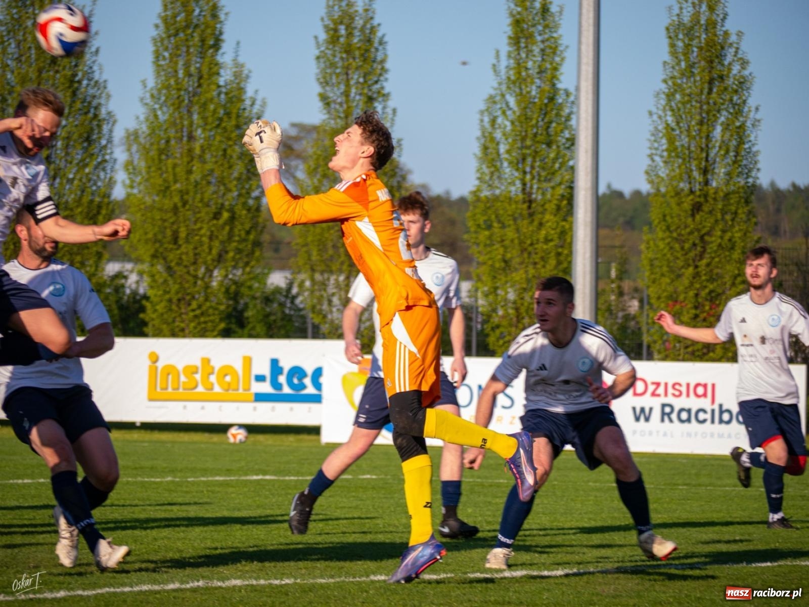 Zdjęcie w galerii na portalu naszraciborz.pl: Wyrównany mecz i walka do końca. Unia Racibórz dzieli punkty z Naprzodem Czyżowice [FOTO] wiadomości z regionu