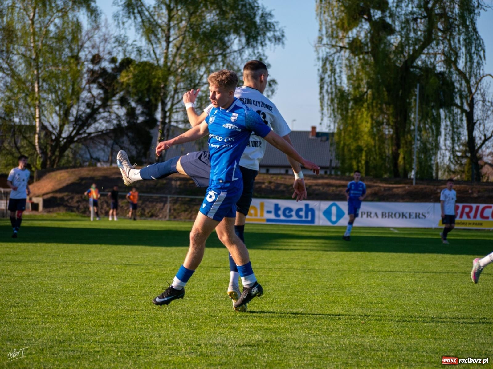 Zdjęcie w galerii na portalu naszraciborz.pl: Wyrównany mecz i walka do końca. Unia Racibórz dzieli punkty z Naprzodem Czyżowice [FOTO] wiadomości z regionu