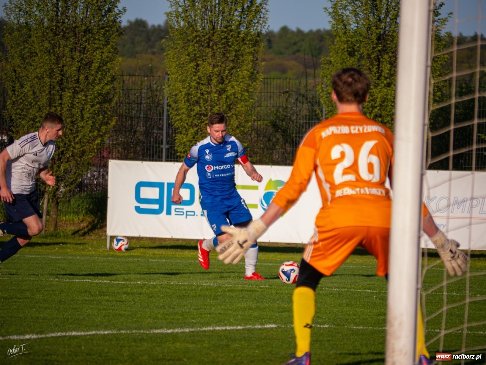 Zdjęcie w galerii na portalu naszraciborz.pl: Wyrównany mecz i walka do końca. Unia Racibórz dzieli punkty z Naprzodem Czyżowice [FOTO] wiadomości z regionu