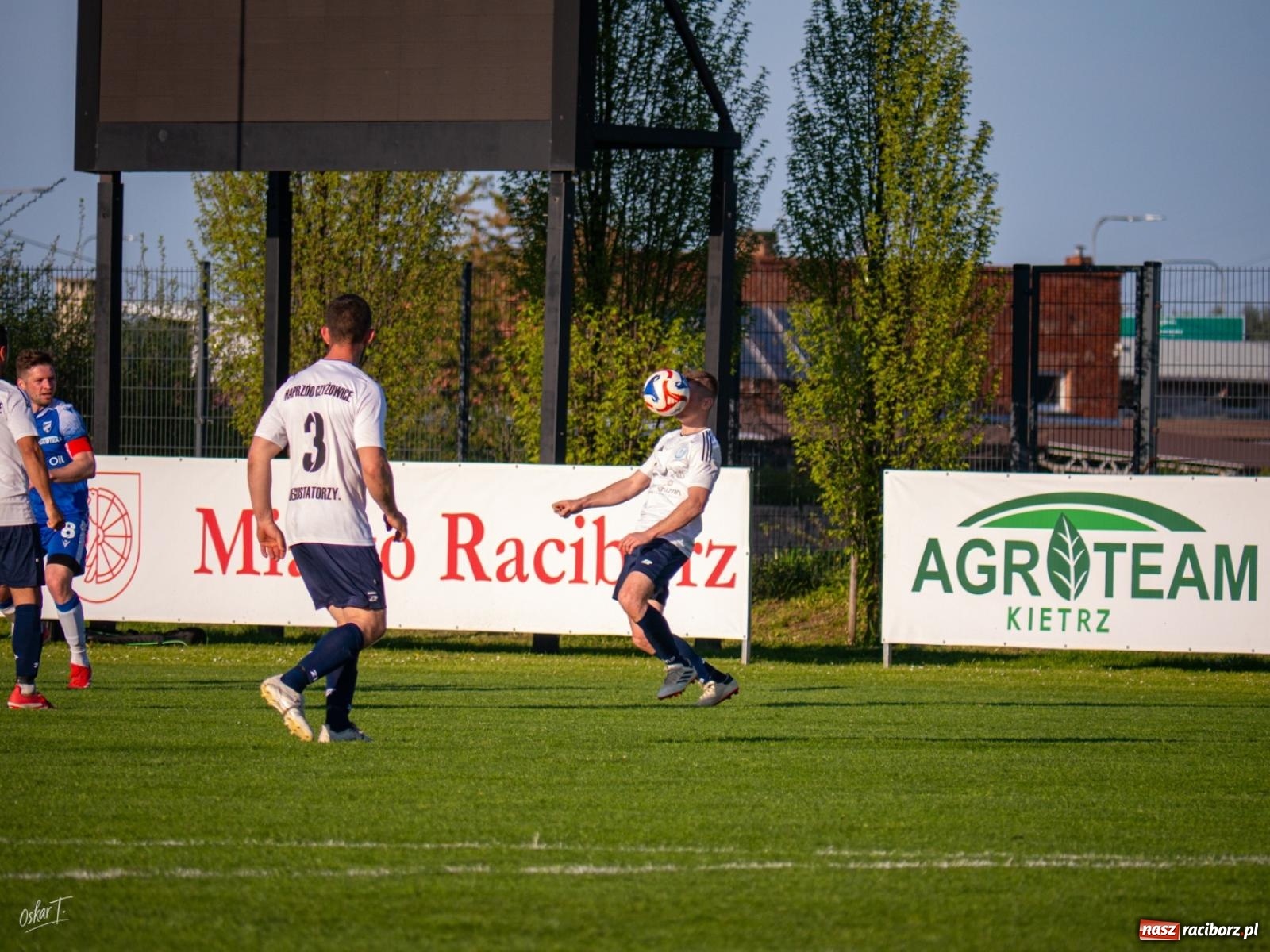 Zdjęcie w galerii na portalu naszraciborz.pl: Wyrównany mecz i walka do końca. Unia Racibórz dzieli punkty z Naprzodem Czyżowice [FOTO] wiadomości z regionu