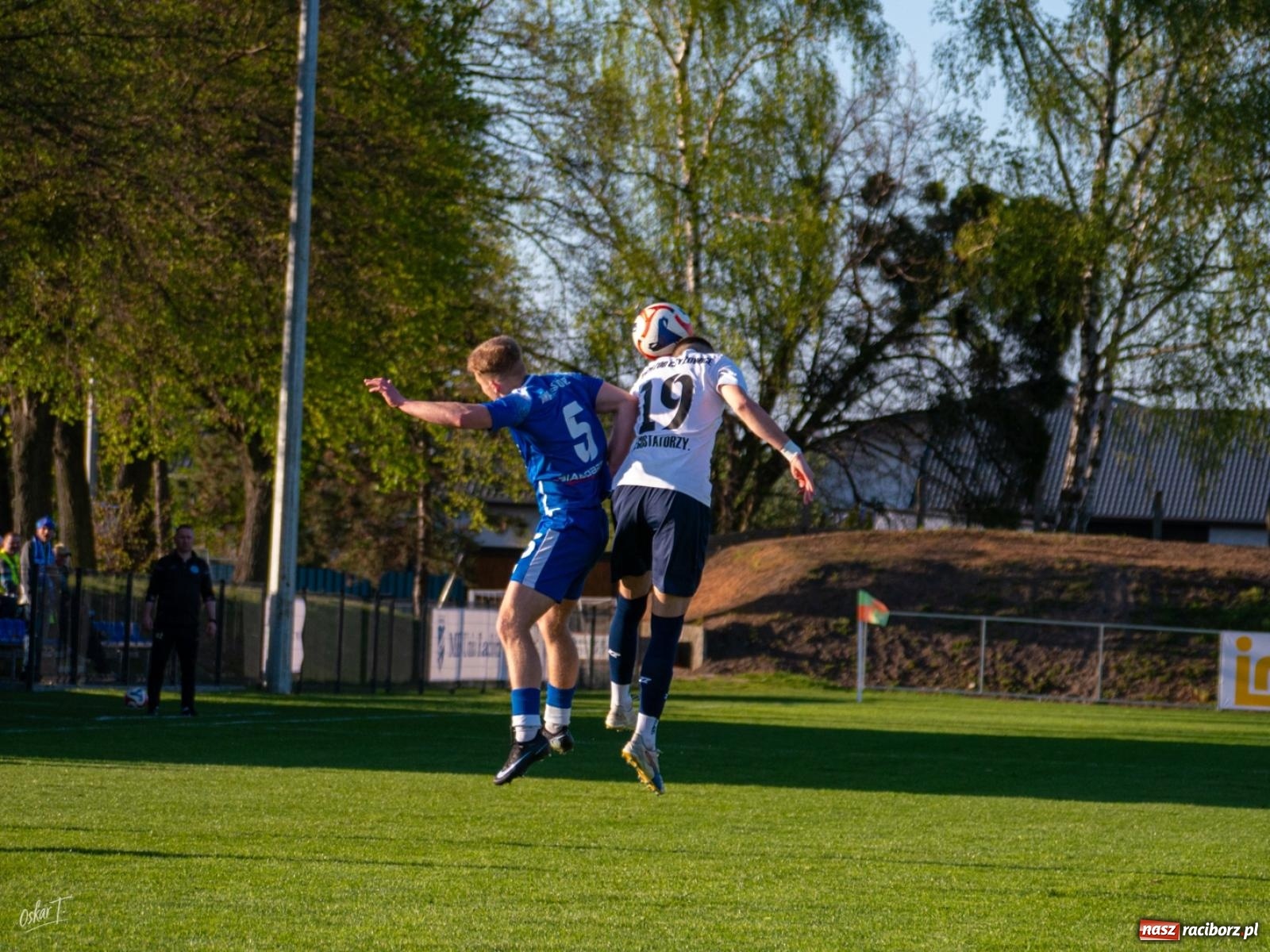 Zdjęcie w galerii na portalu naszraciborz.pl: Wyrównany mecz i walka do końca. Unia Racibórz dzieli punkty z Naprzodem Czyżowice [FOTO] wiadomości z regionu