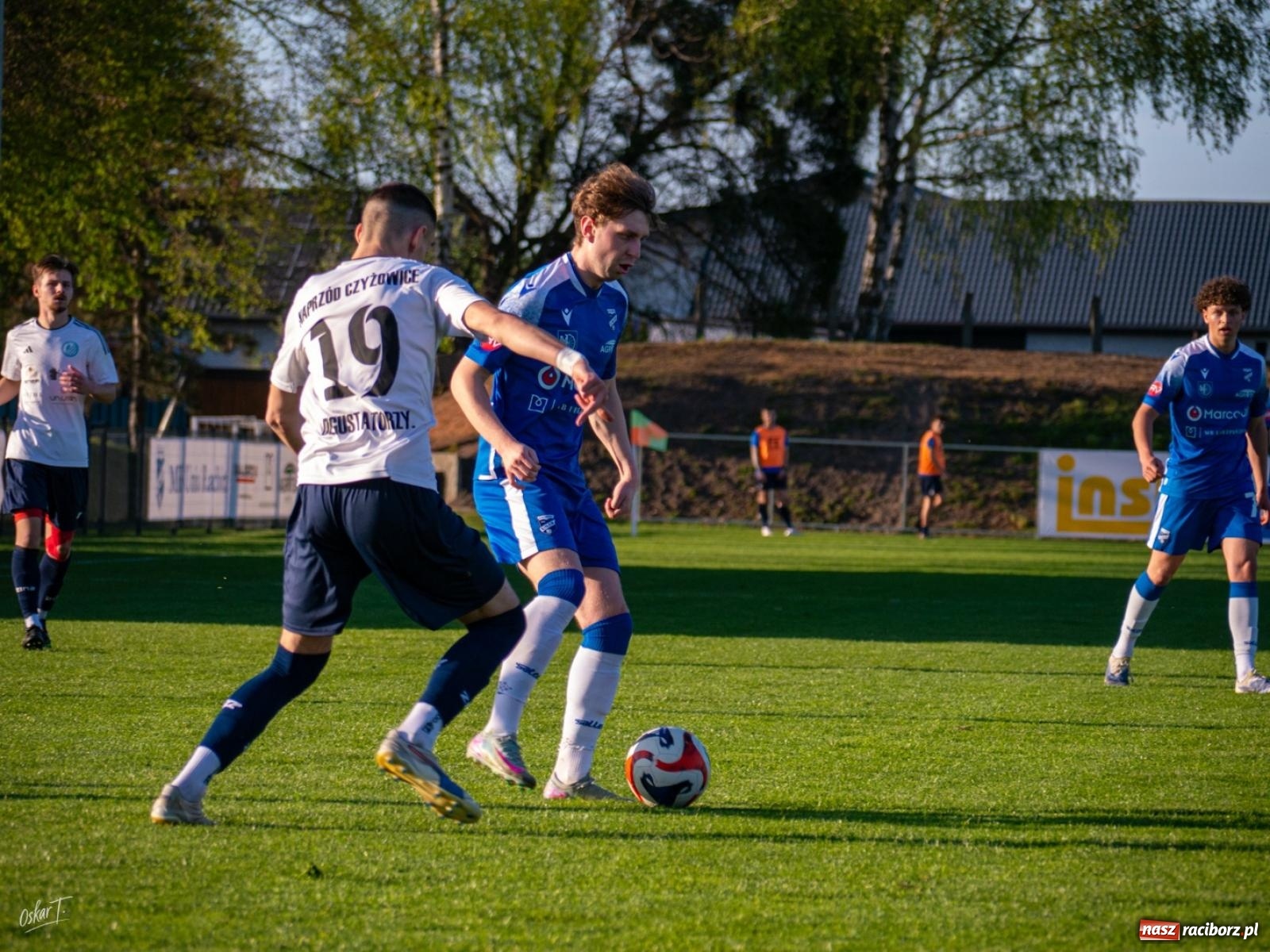 Zdjęcie w galerii na portalu naszraciborz.pl: Wyrównany mecz i walka do końca. Unia Racibórz dzieli punkty z Naprzodem Czyżowice [FOTO] wiadomości z regionu