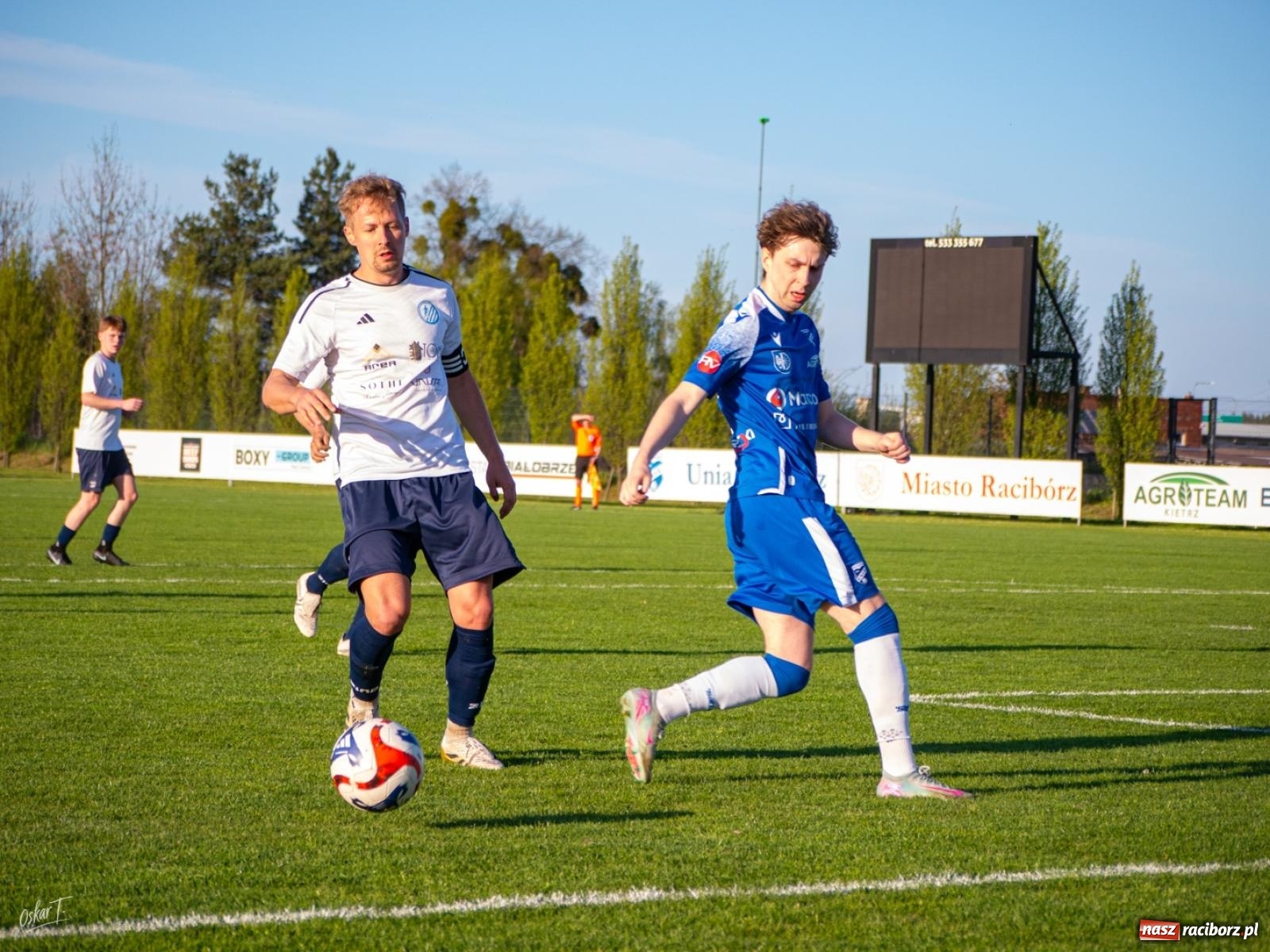 Zdjęcie w galerii na portalu naszraciborz.pl: Wyrównany mecz i walka do końca. Unia Racibórz dzieli punkty z Naprzodem Czyżowice [FOTO] wiadomości z regionu