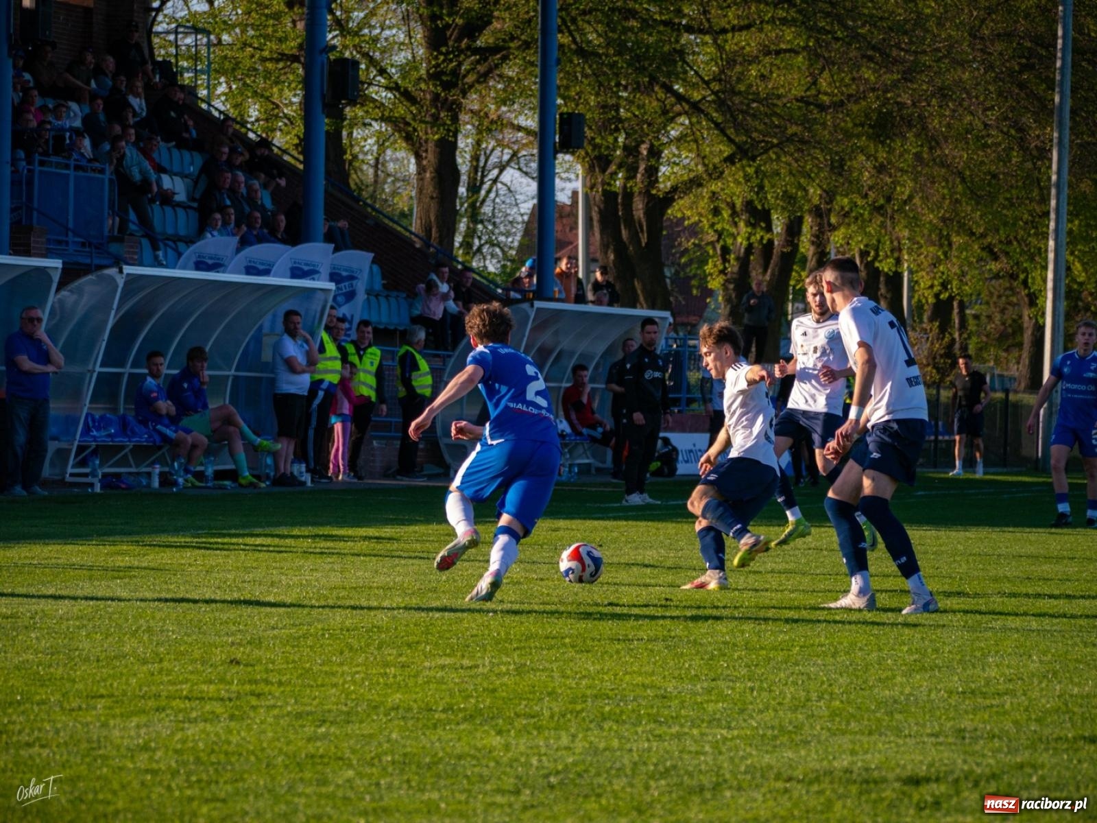 Zdjęcie w galerii na portalu naszraciborz.pl: Wyrównany mecz i walka do końca. Unia Racibórz dzieli punkty z Naprzodem Czyżowice [FOTO] wiadomości z regionu