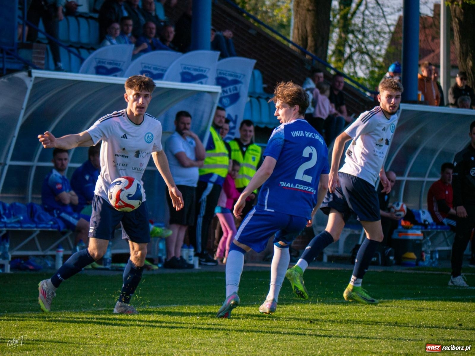 Zdjęcie w galerii na portalu naszraciborz.pl: Wyrównany mecz i walka do końca. Unia Racibórz dzieli punkty z Naprzodem Czyżowice [FOTO] wiadomości z regionu