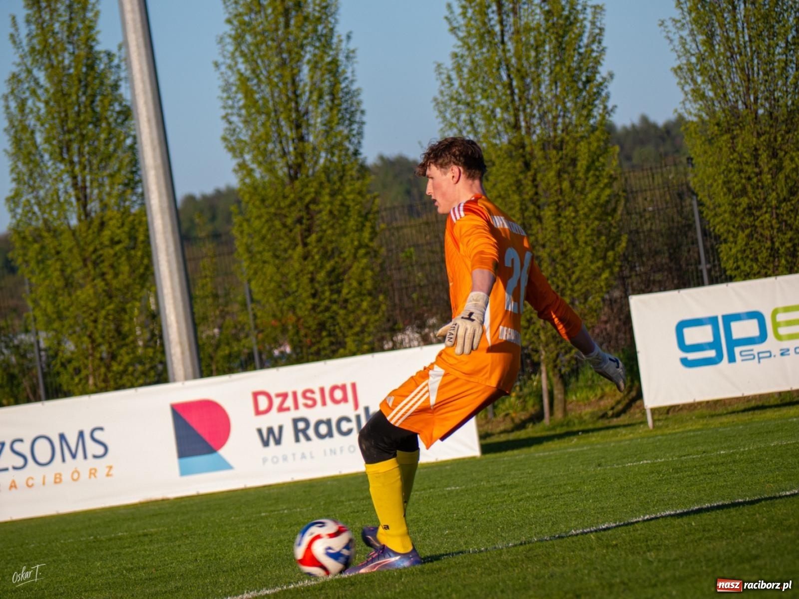 Zdjęcie w galerii na portalu naszraciborz.pl: Wyrównany mecz i walka do końca. Unia Racibórz dzieli punkty z Naprzodem Czyżowice [FOTO] wiadomości z regionu
