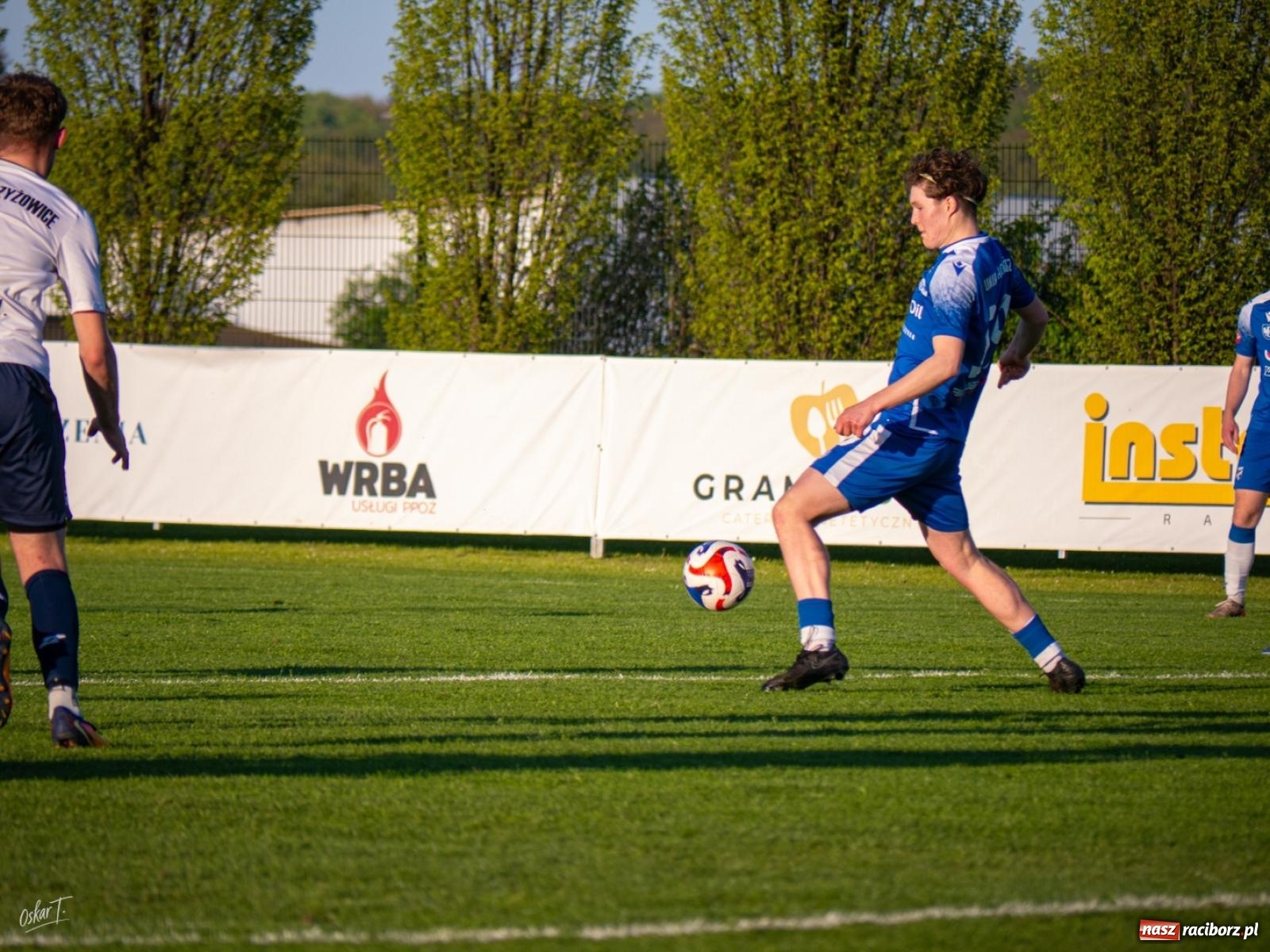 Zdjęcie w galerii na portalu naszraciborz.pl: Wyrównany mecz i walka do końca. Unia Racibórz dzieli punkty z Naprzodem Czyżowice [FOTO] wiadomości z regionu