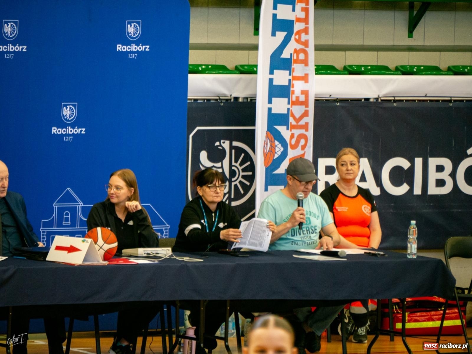 Zdjęcie w galerii na portalu naszraciborz.pl: Walka do końca mimo strat. Koszykarki MiniBasketball Racibórz uległy Warsaw Basketball [FOTO] wiadomości z regionu