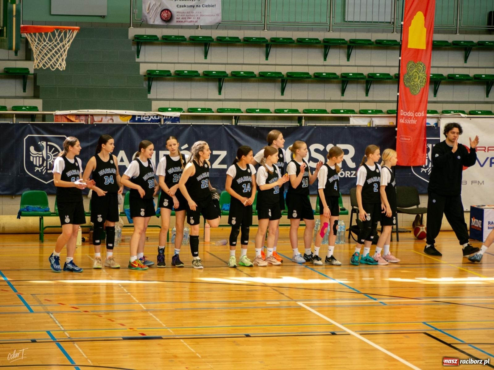 Zdjęcie w galerii na portalu naszraciborz.pl: Walka do końca mimo strat. Koszykarki MiniBasketball Racibórz uległy Warsaw Basketball [FOTO] wiadomości z regionu