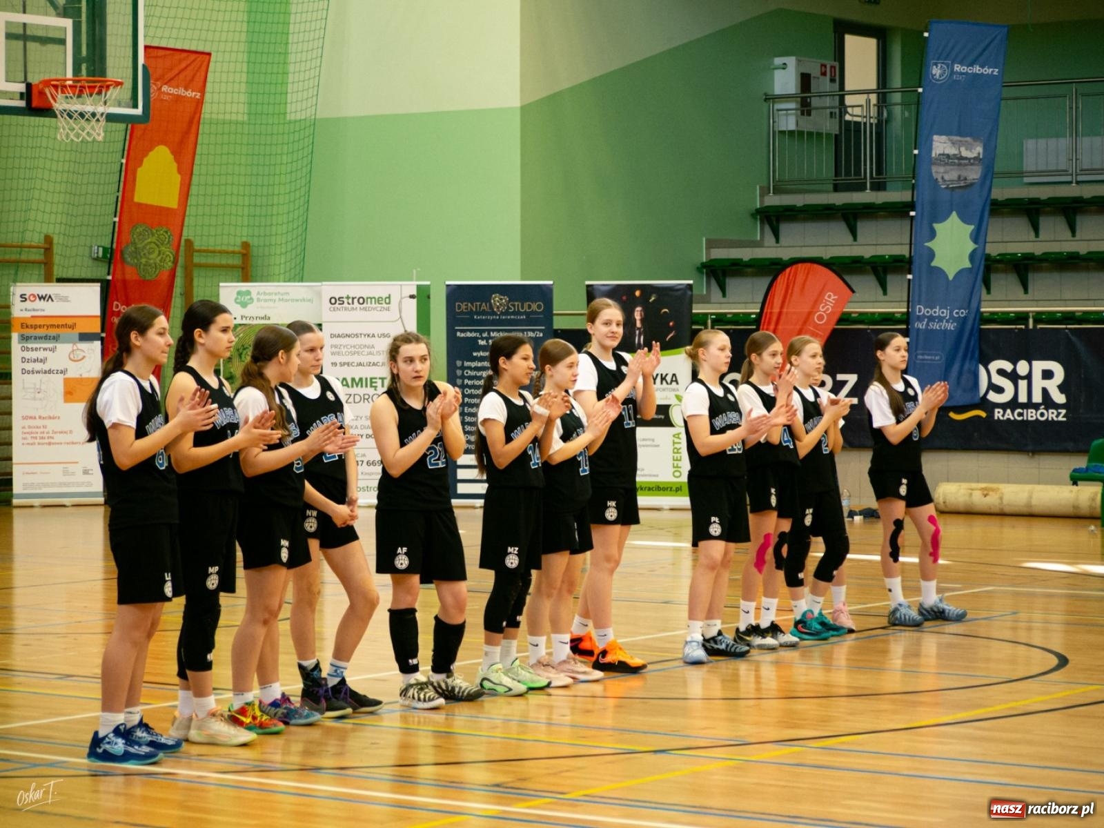 Zdjęcie w galerii na portalu naszraciborz.pl: Walka do końca mimo strat. Koszykarki MiniBasketball Racibórz uległy Warsaw Basketball [FOTO] wiadomości z regionu
