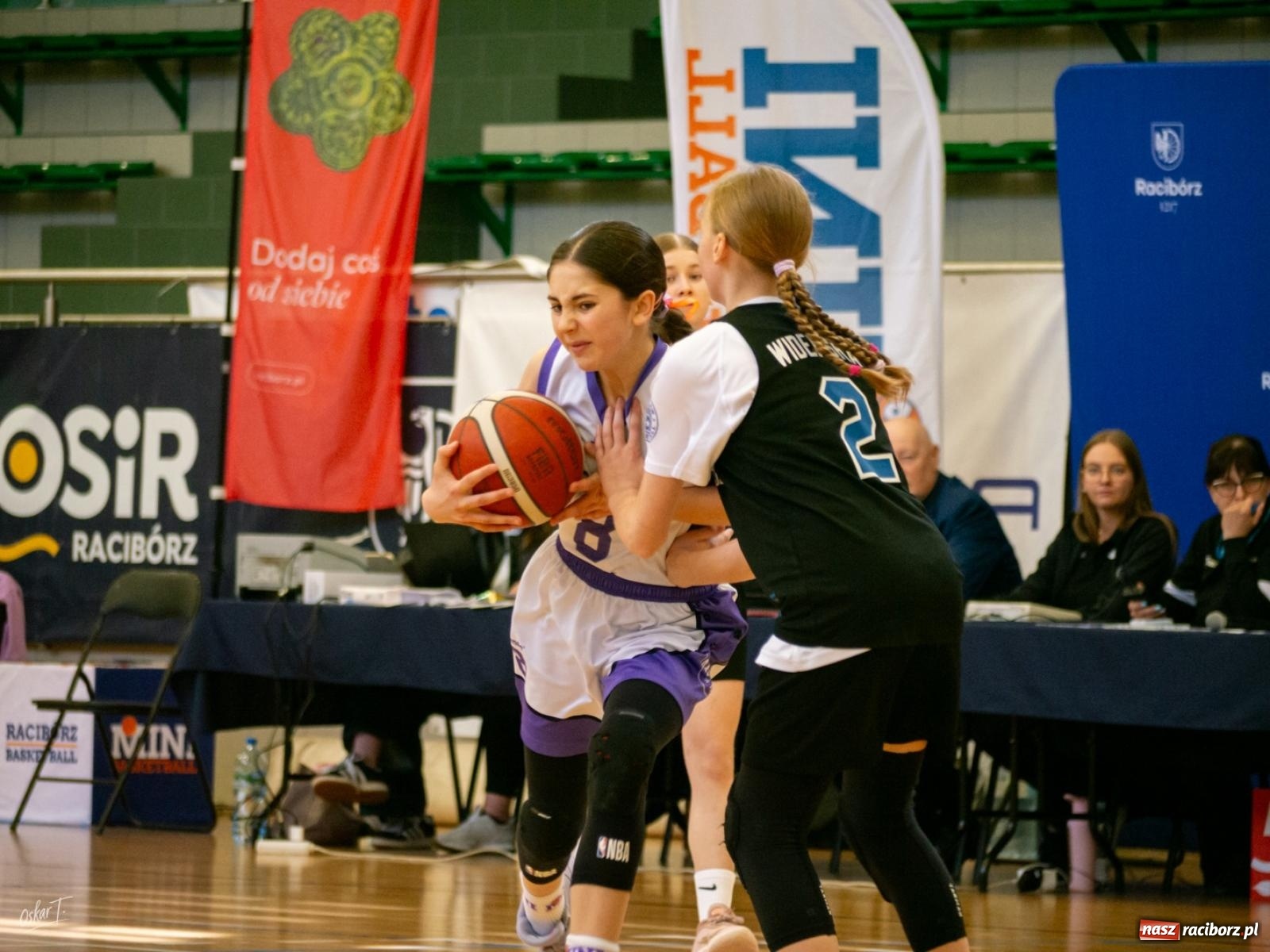 Zdjęcie w galerii na portalu naszraciborz.pl: Walka do końca mimo strat. Koszykarki MiniBasketball Racibórz uległy Warsaw Basketball [FOTO] wiadomości z regionu