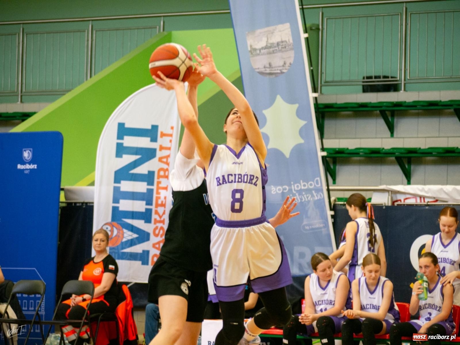 Zdjęcie w galerii na portalu naszraciborz.pl: Walka do końca mimo strat. Koszykarki MiniBasketball Racibórz uległy Warsaw Basketball [FOTO] wiadomości z regionu