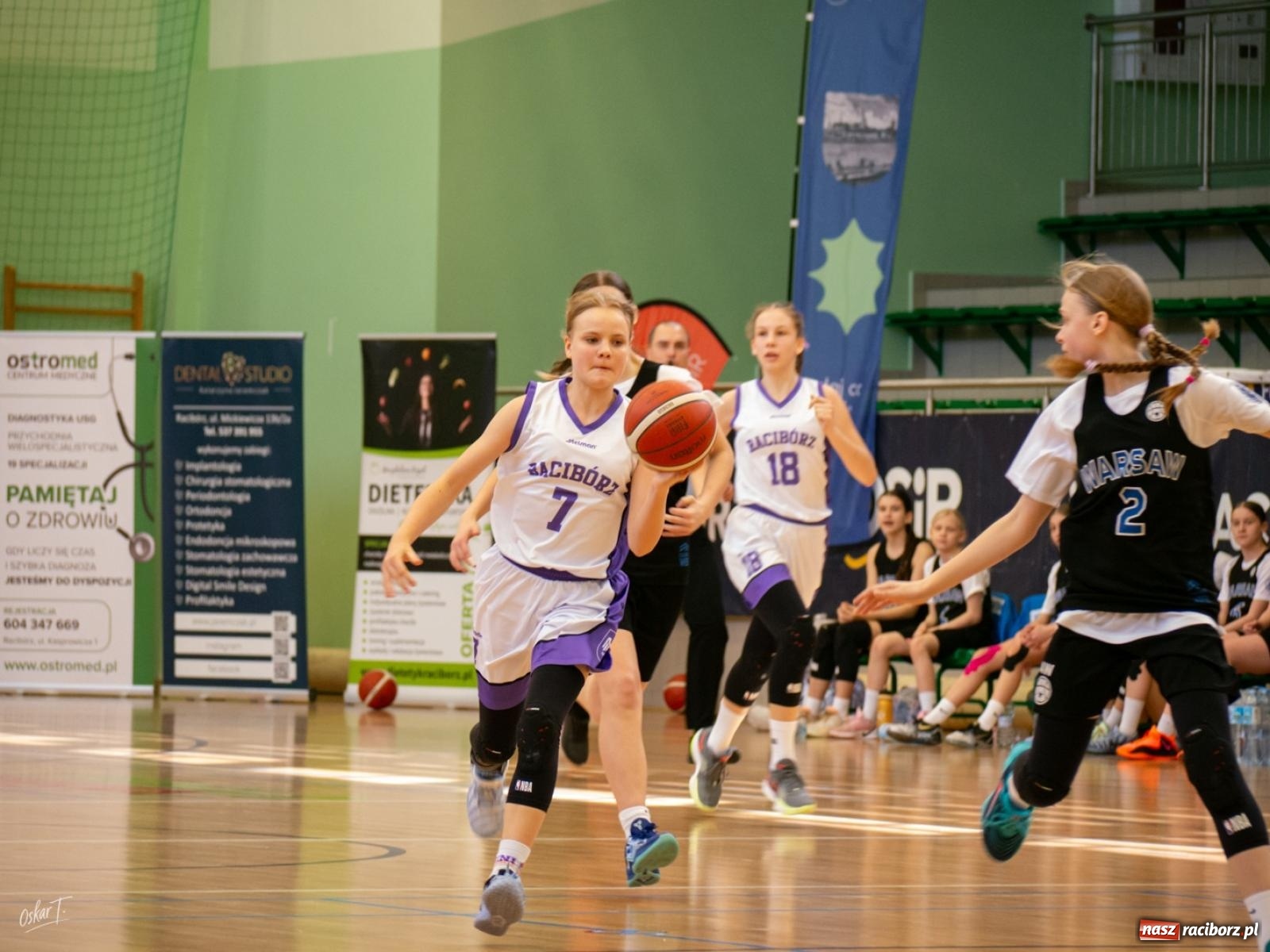 Zdjęcie w galerii na portalu naszraciborz.pl: Walka do końca mimo strat. Koszykarki MiniBasketball Racibórz uległy Warsaw Basketball [FOTO] wiadomości z regionu