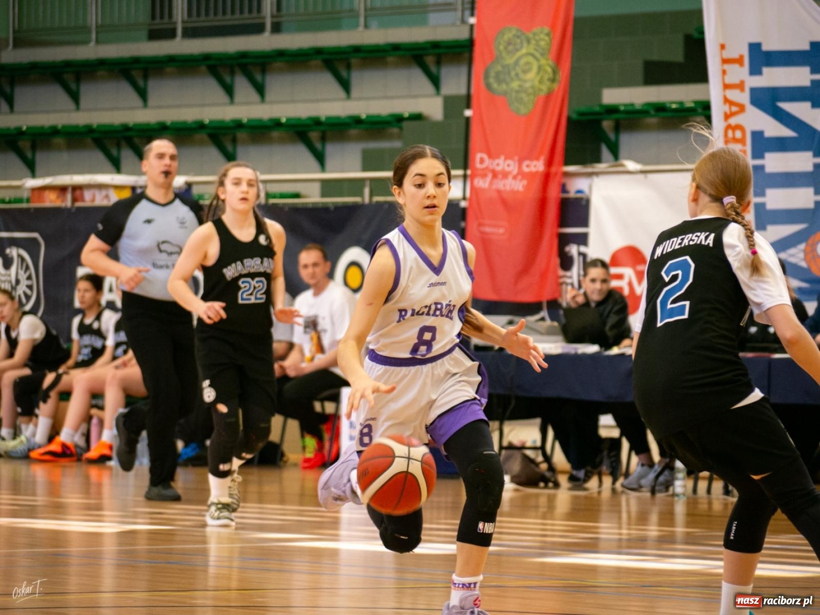 Zdjęcie w galerii na portalu naszraciborz.pl: Walka do końca mimo strat. Koszykarki MiniBasketball Racibórz uległy Warsaw Basketball [FOTO] wiadomości z regionu