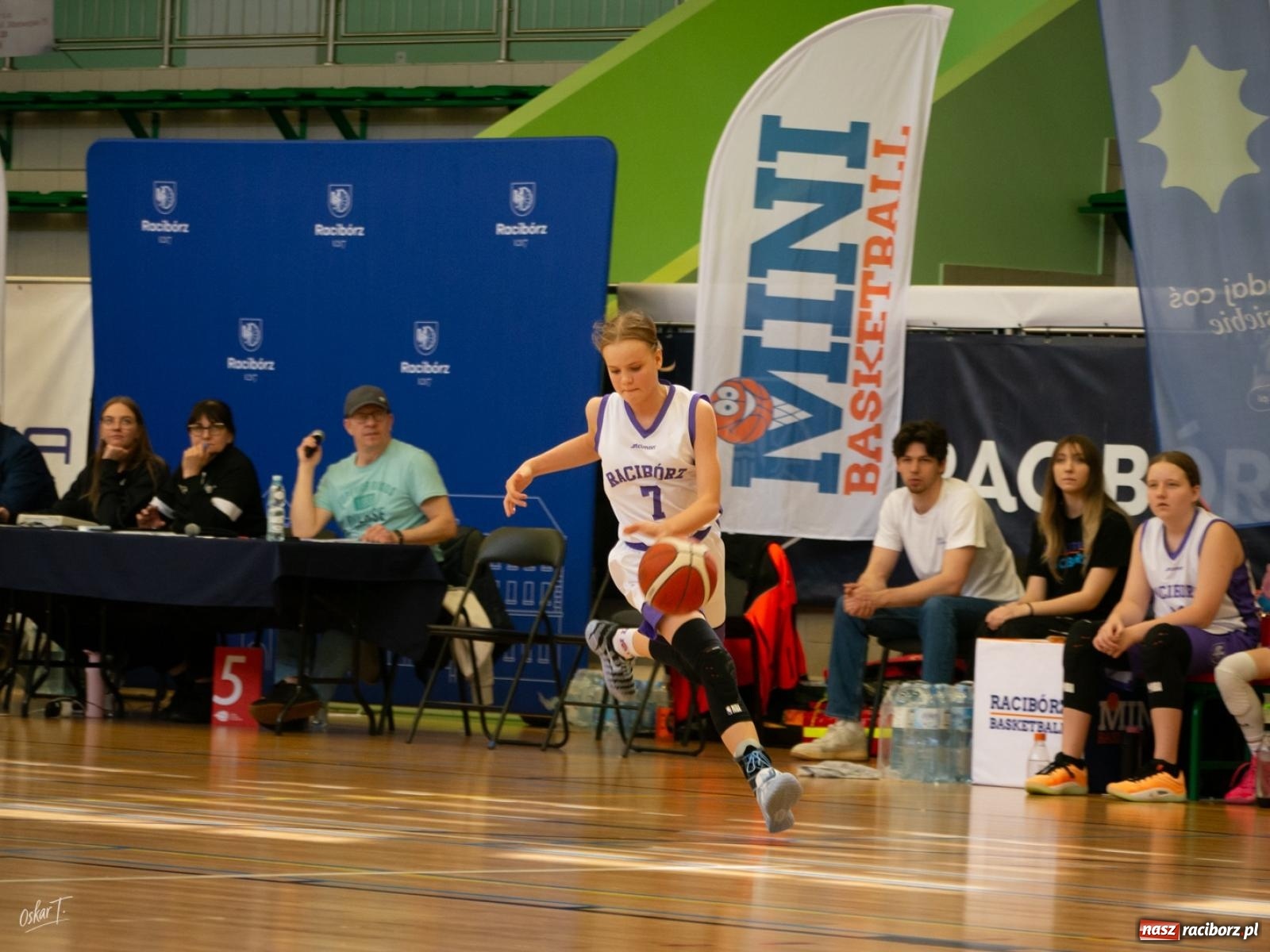 Zdjęcie w galerii na portalu naszraciborz.pl: Walka do końca mimo strat. Koszykarki MiniBasketball Racibórz uległy Warsaw Basketball [FOTO] wiadomości z regionu