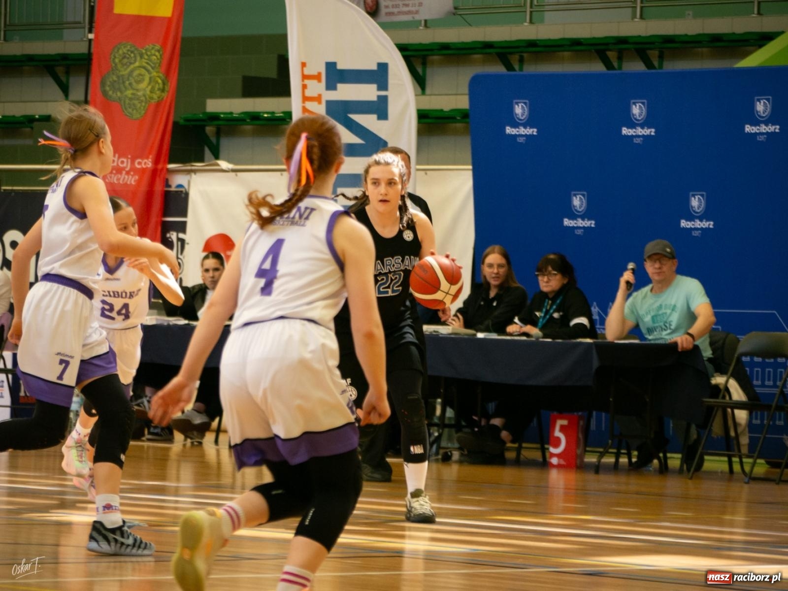 Zdjęcie w galerii na portalu naszraciborz.pl: Walka do końca mimo strat. Koszykarki MiniBasketball Racibórz uległy Warsaw Basketball [FOTO] wiadomości z regionu