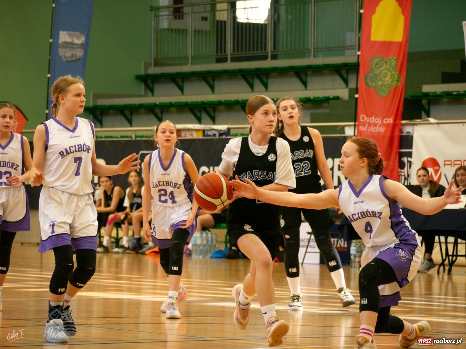 Zdjęcie w galerii na portalu naszraciborz.pl: Walka do końca mimo strat. Koszykarki MiniBasketball Racibórz uległy Warsaw Basketball [FOTO] wiadomości z regionu