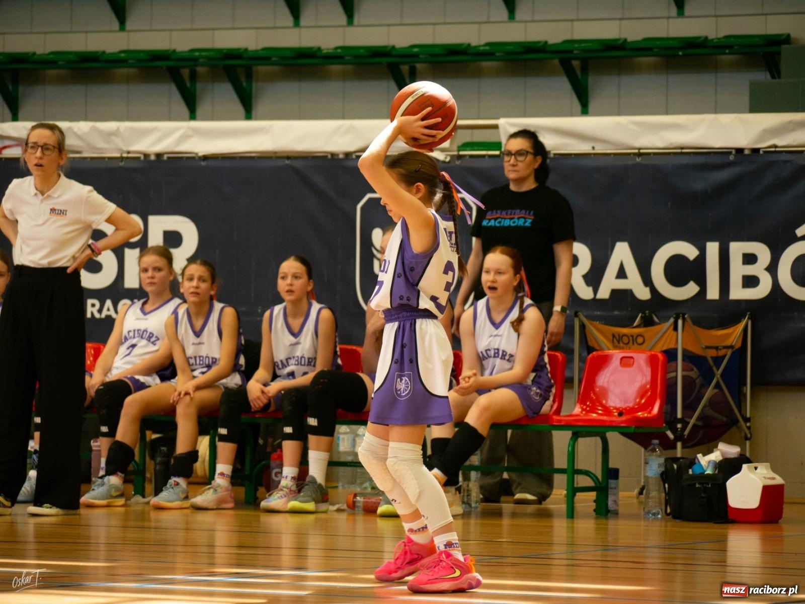 Zdjęcie w galerii na portalu naszraciborz.pl: Walka do końca mimo strat. Koszykarki MiniBasketball Racibórz uległy Warsaw Basketball [FOTO] wiadomości z regionu