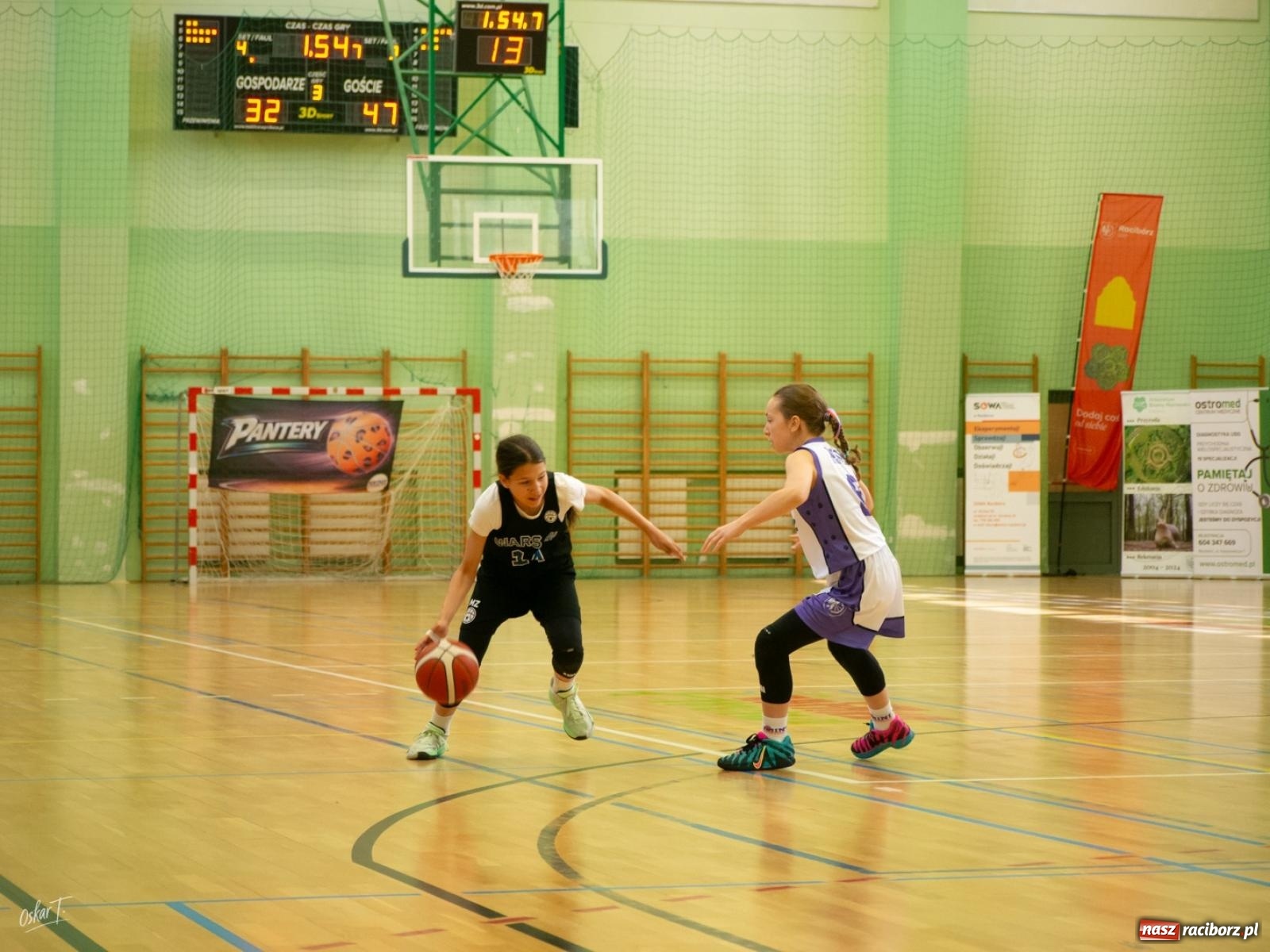 Zdjęcie w galerii na portalu naszraciborz.pl: Walka do końca mimo strat. Koszykarki MiniBasketball Racibórz uległy Warsaw Basketball [FOTO] wiadomości z regionu