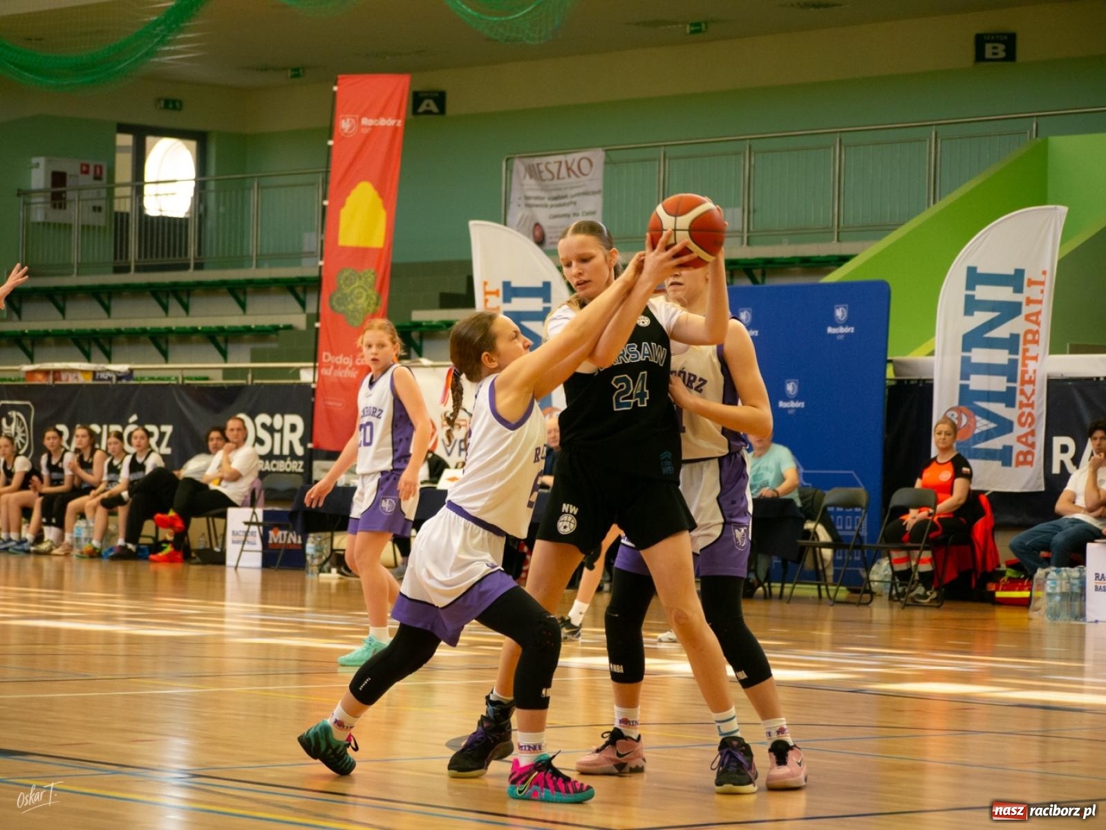 Zdjęcie w galerii na portalu naszraciborz.pl: Walka do końca mimo strat. Koszykarki MiniBasketball Racibórz uległy Warsaw Basketball [FOTO] wiadomości z regionu