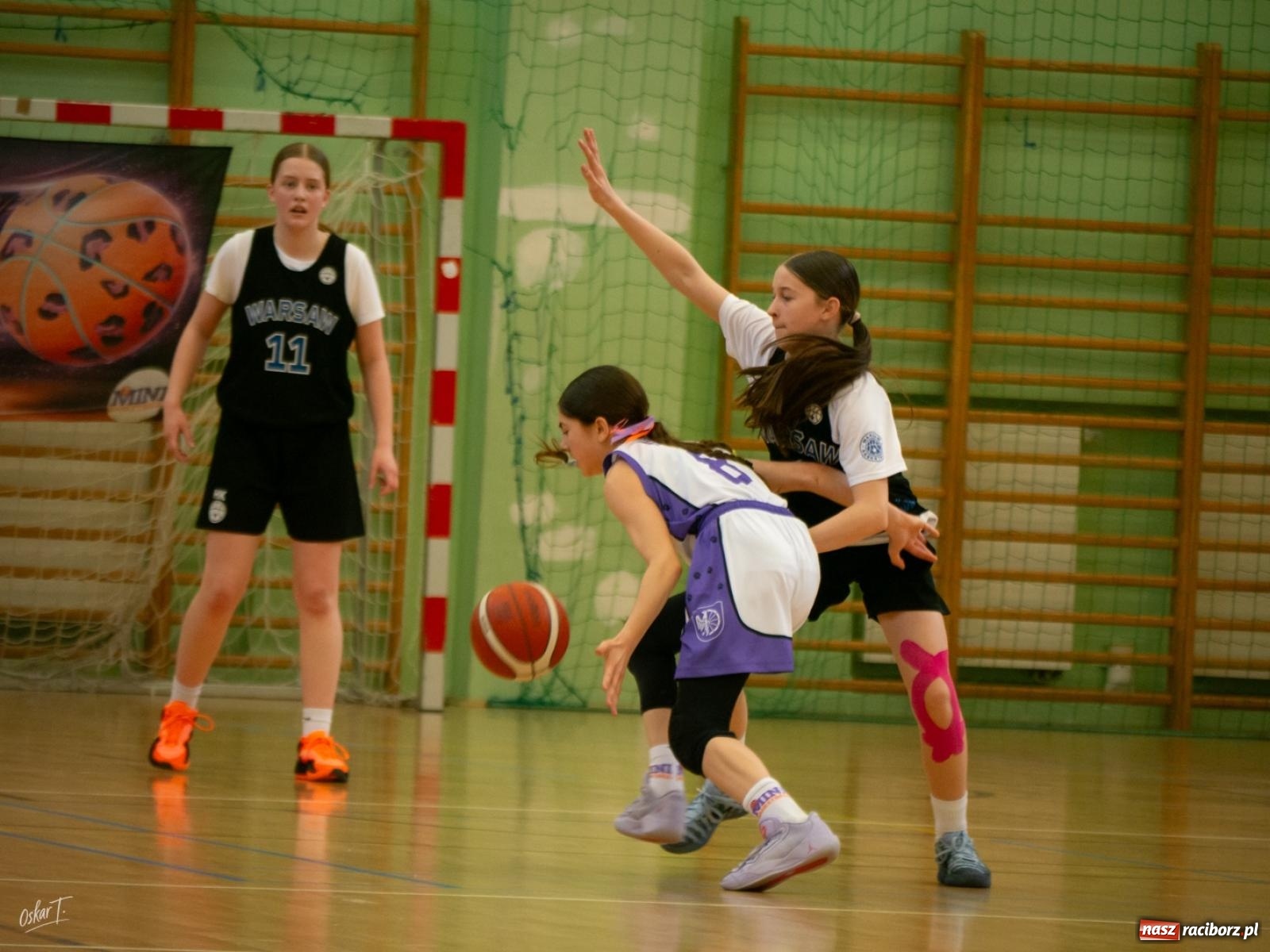 Zdjęcie w galerii na portalu naszraciborz.pl: Walka do końca mimo strat. Koszykarki MiniBasketball Racibórz uległy Warsaw Basketball [FOTO] wiadomości z regionu