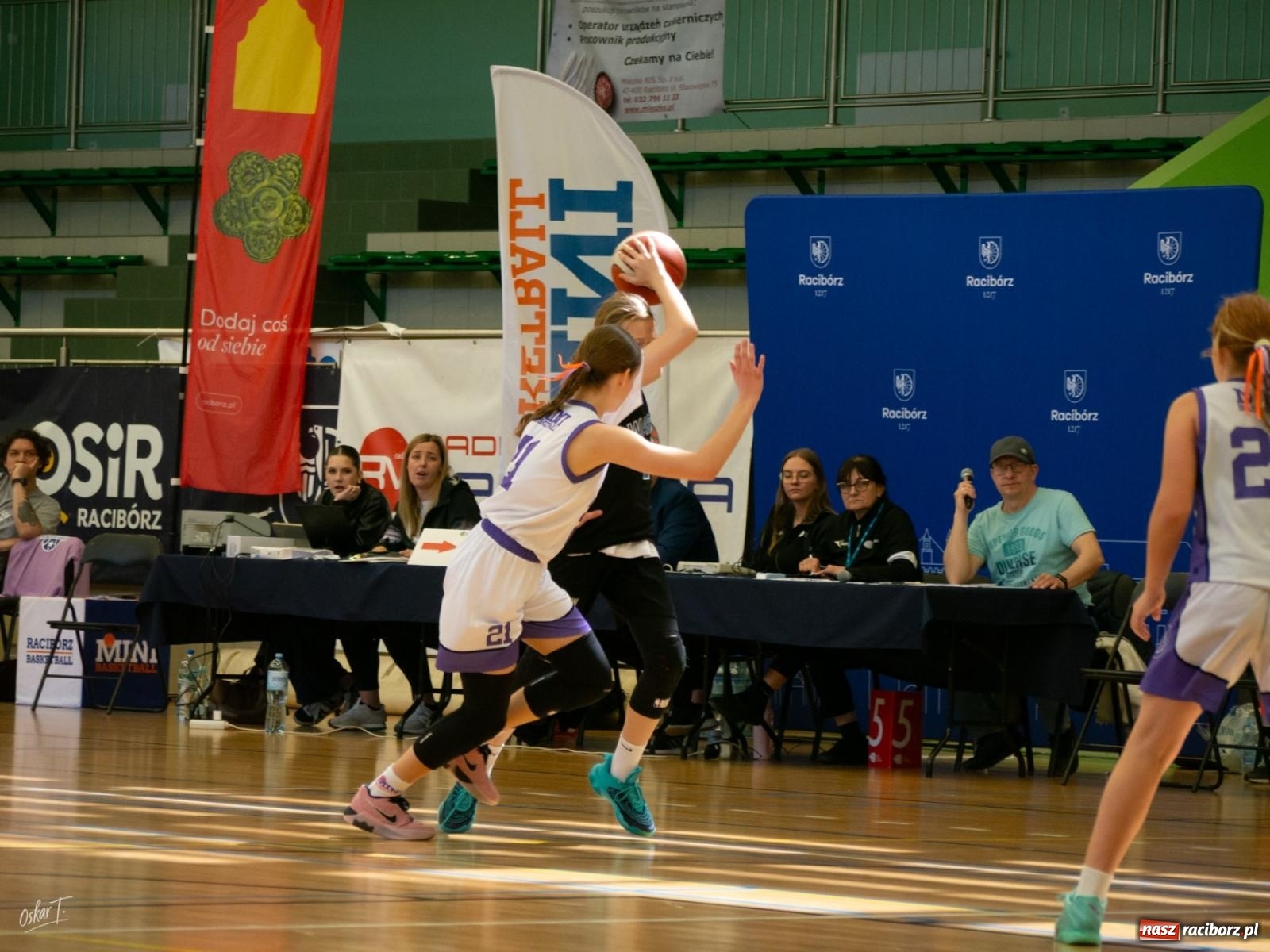 Zdjęcie w galerii na portalu naszraciborz.pl: Walka do końca mimo strat. Koszykarki MiniBasketball Racibórz uległy Warsaw Basketball [FOTO] wiadomości z regionu