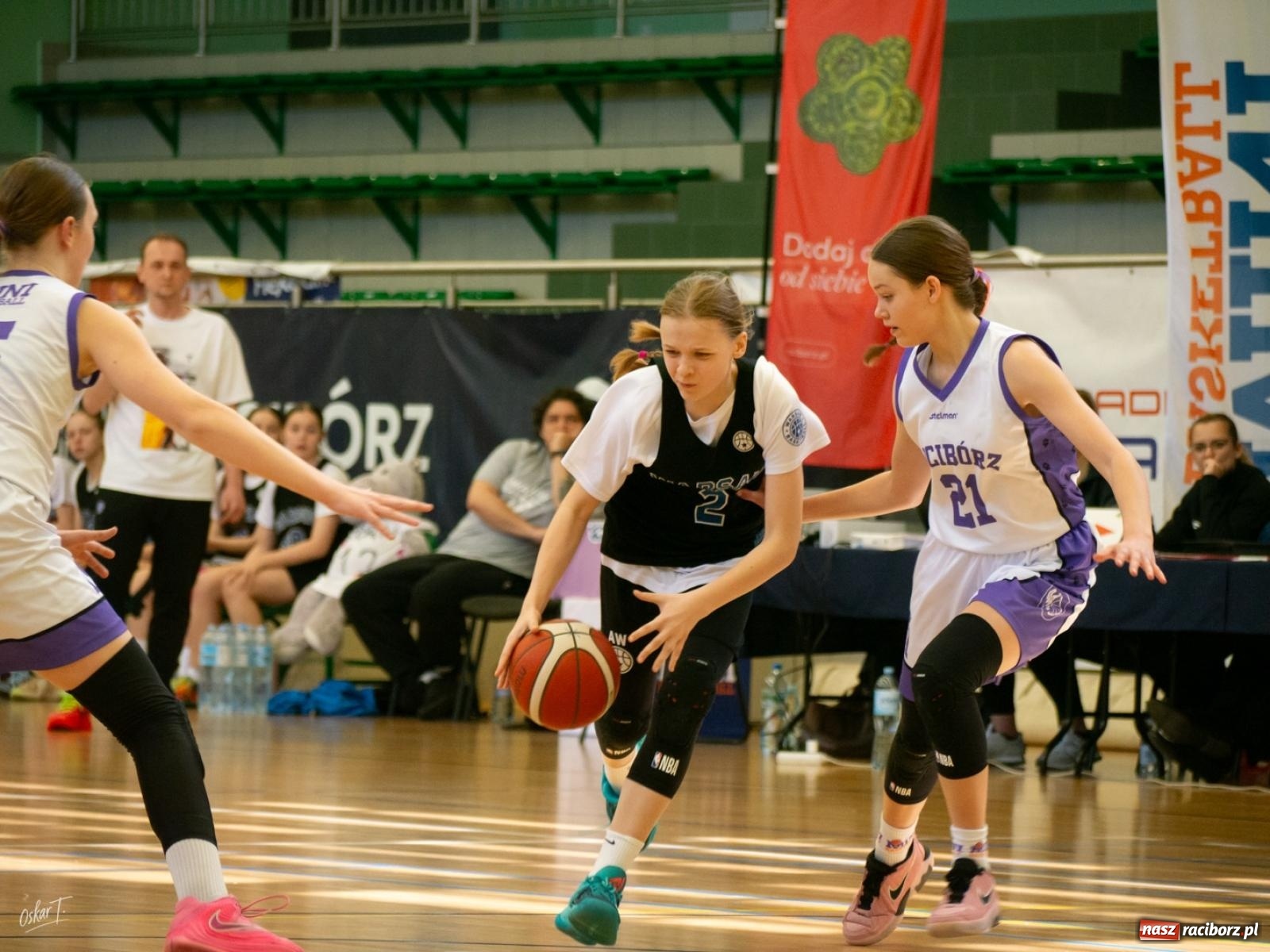 Zdjęcie w galerii na portalu naszraciborz.pl: Walka do końca mimo strat. Koszykarki MiniBasketball Racibórz uległy Warsaw Basketball [FOTO] wiadomości z regionu
